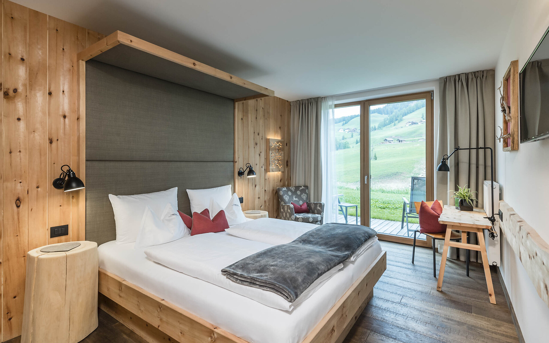 Camere con terrazzo e vista montagna