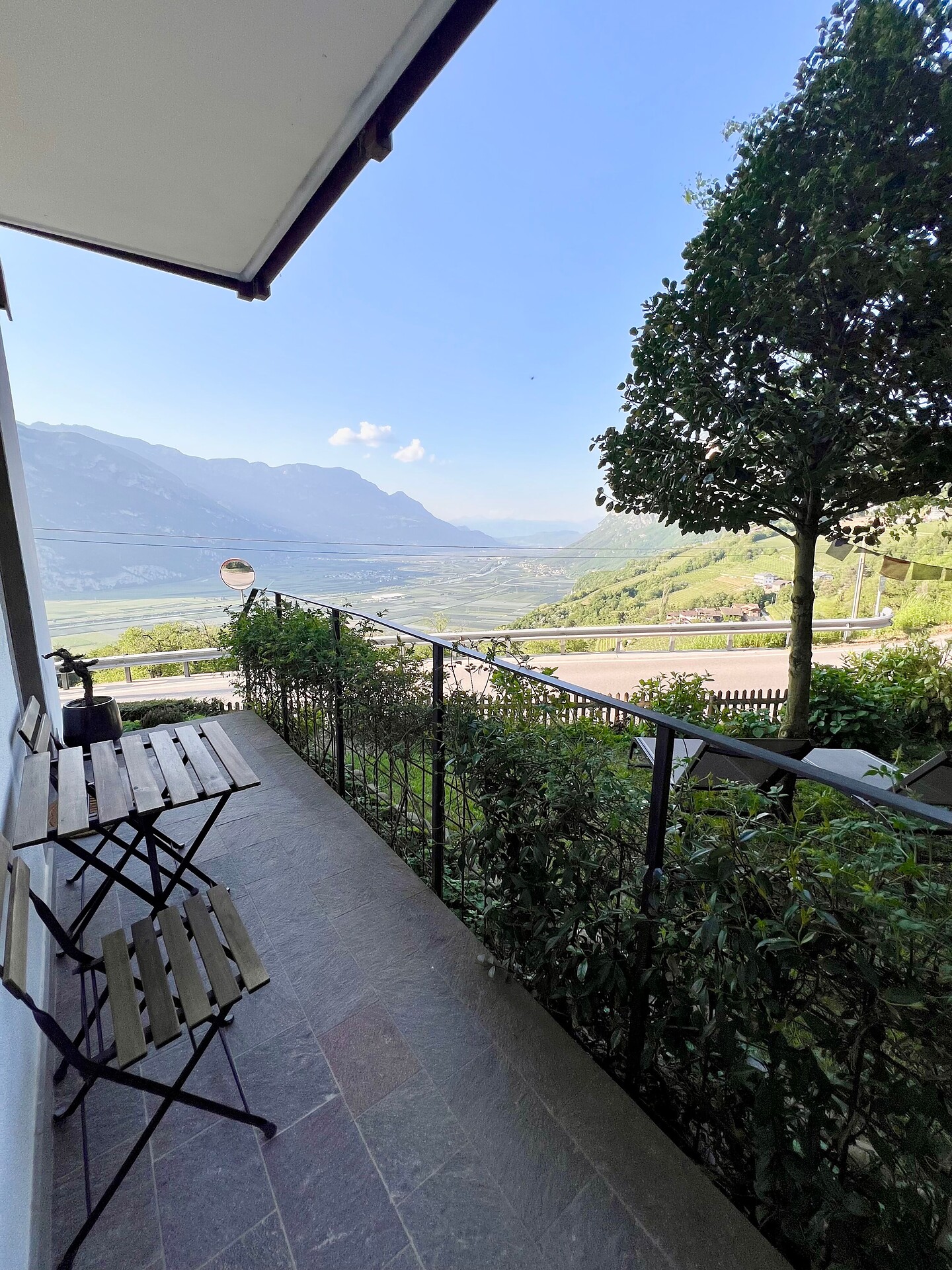 balcony