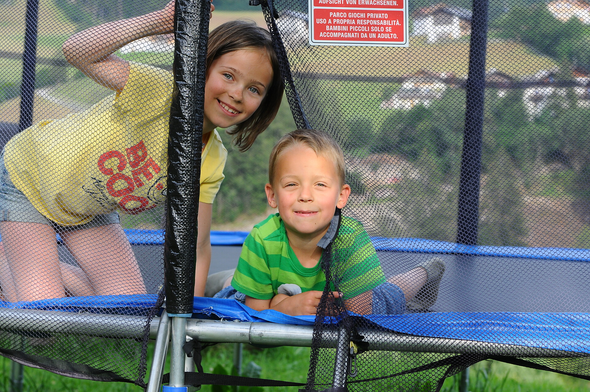 Unsere Kinder im Trampolin