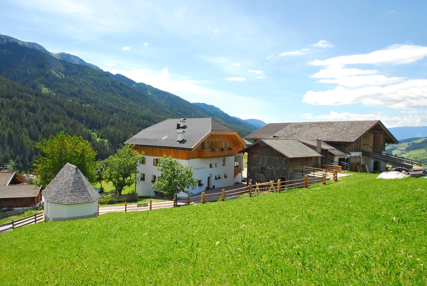 Oberkantiolhof Funes 3 suedtirol.info