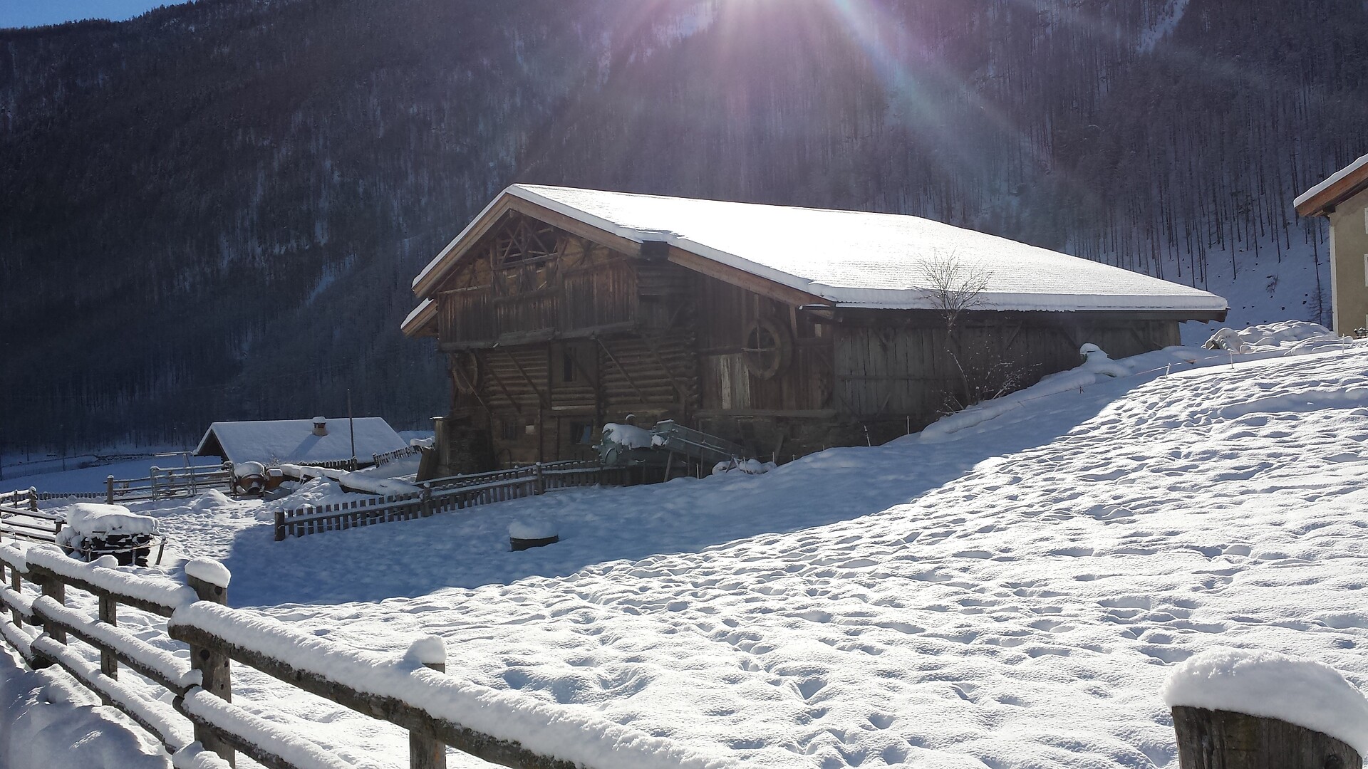 Scheune im Winter