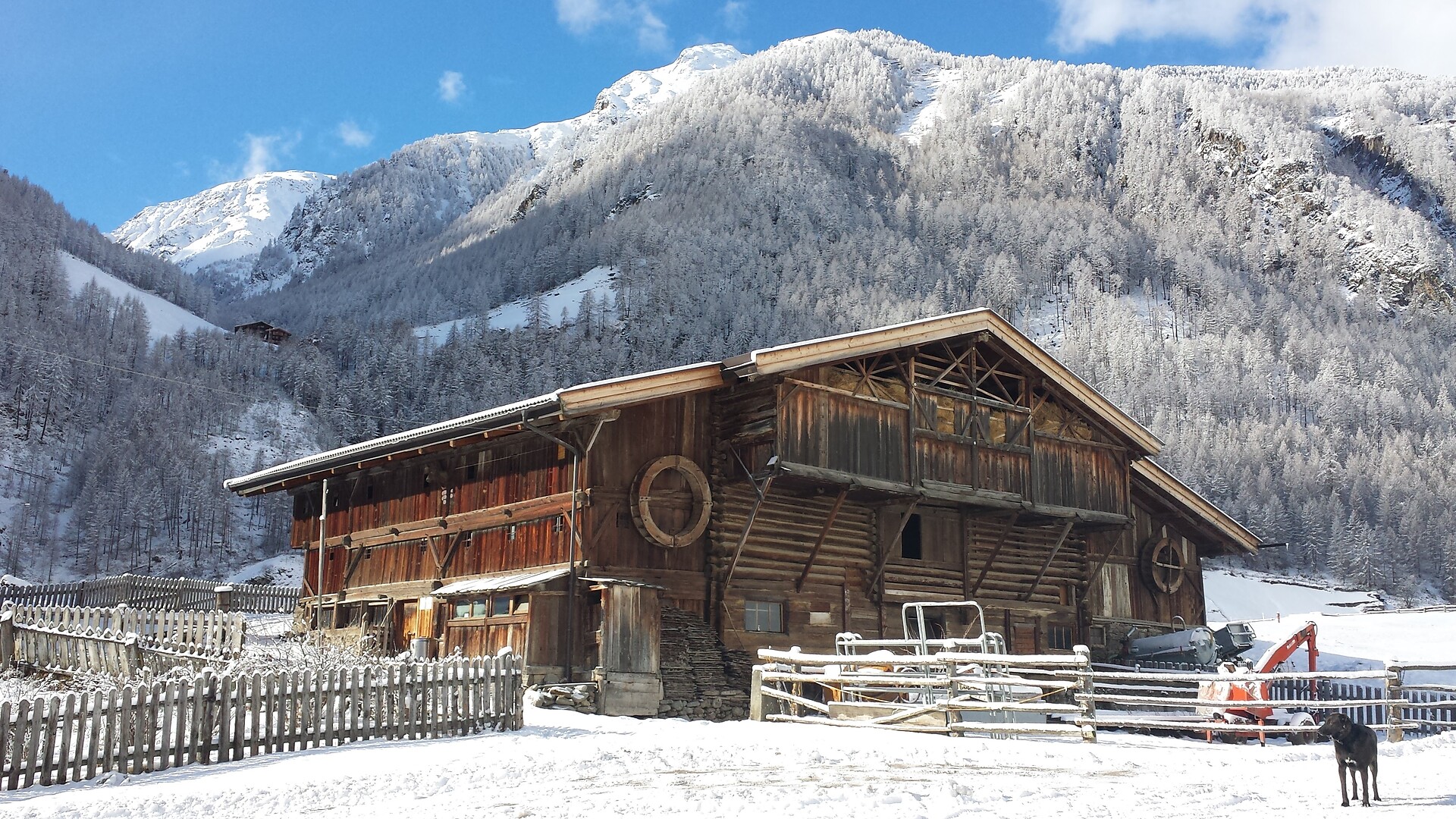 Scheune im Winter