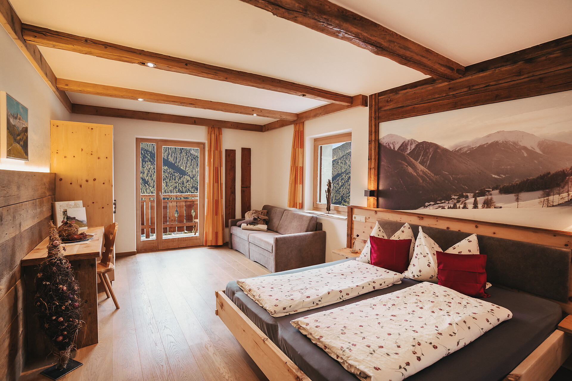 Mutegg bedroom with double sofa bed