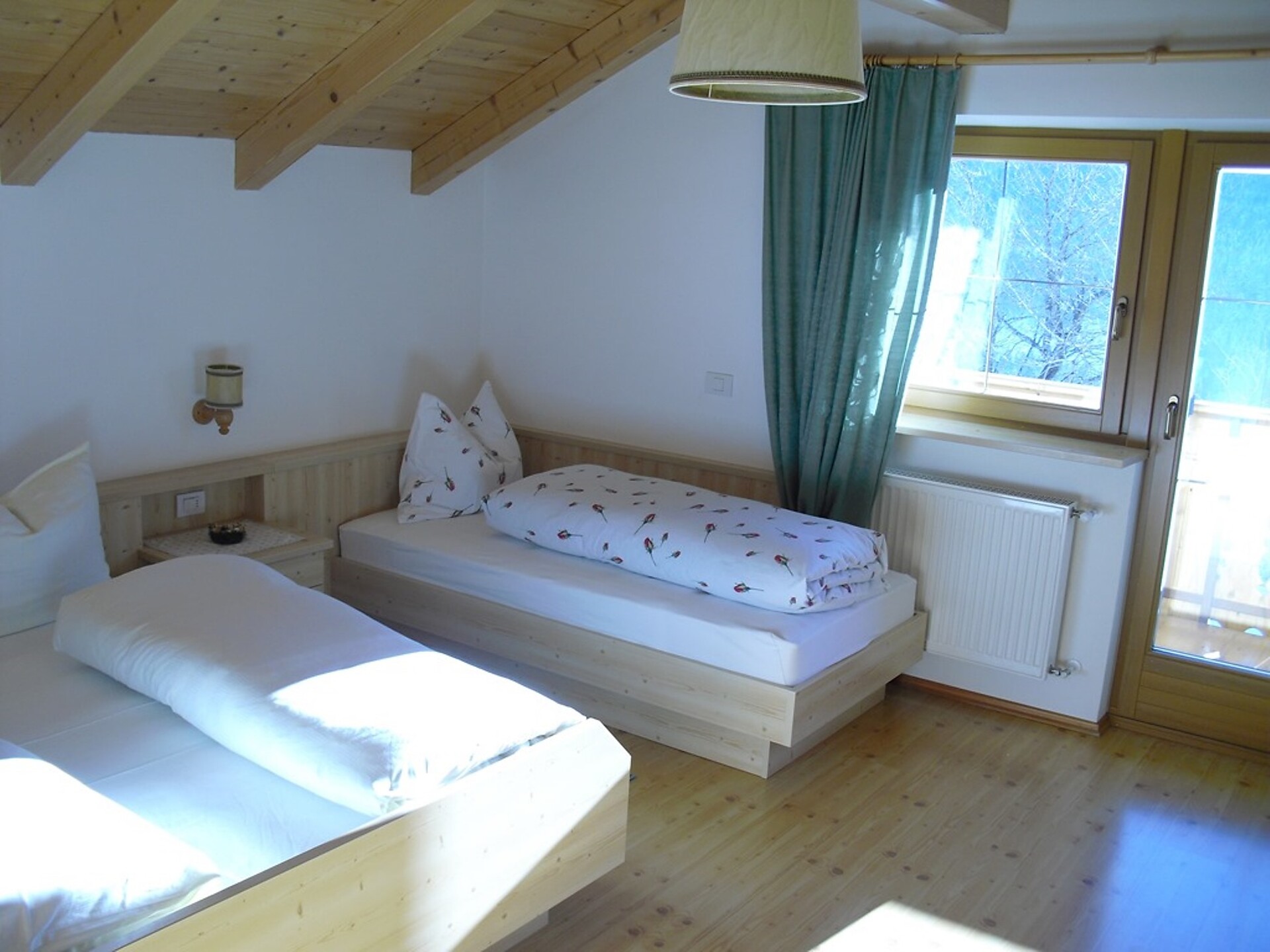 Zimmer mit Balkon