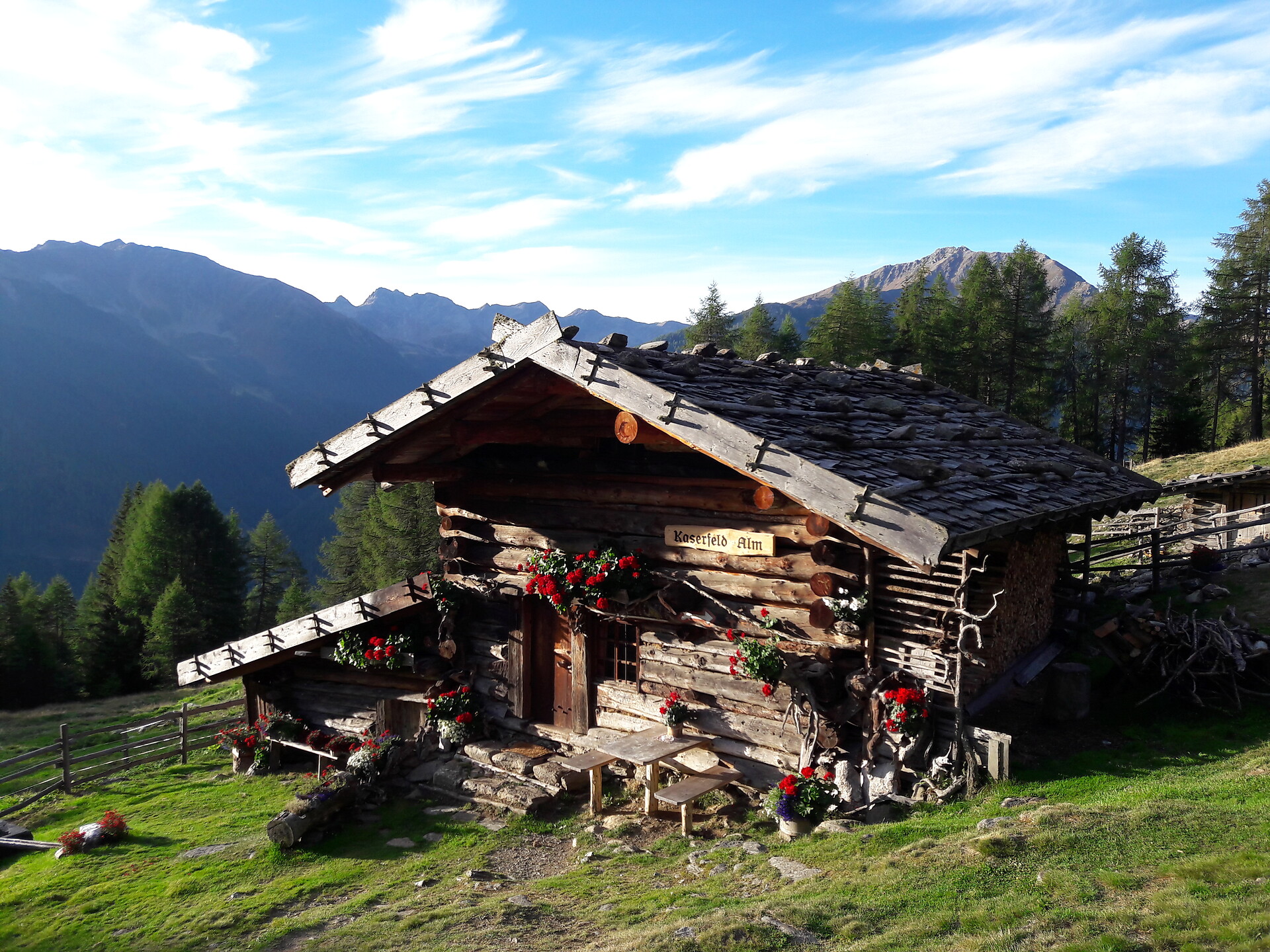 bei uns auf der Kaserfeld Alm