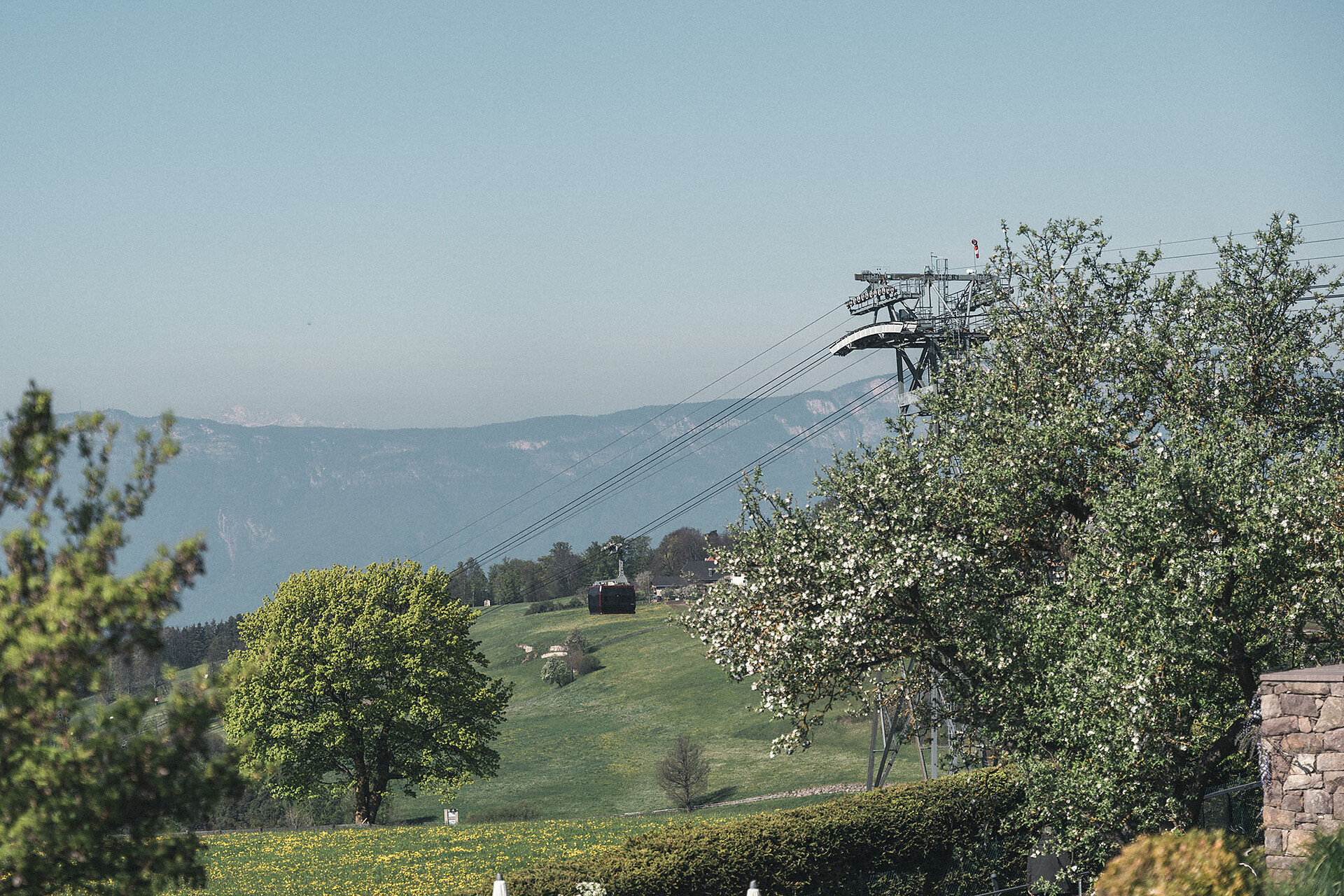 Ausblick vom Park auf die Rittner Seilbahn