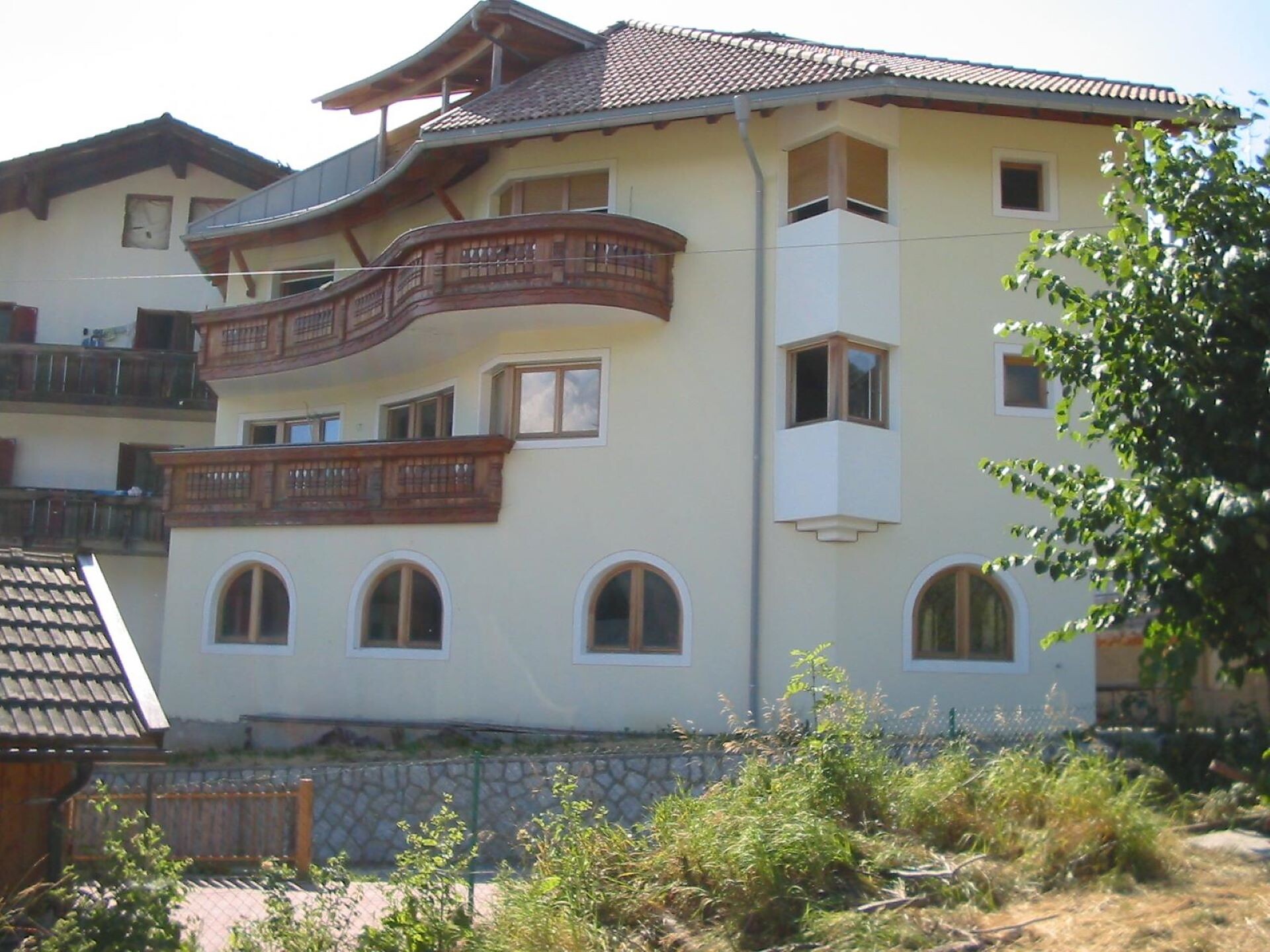 East side of the Plonerhof
