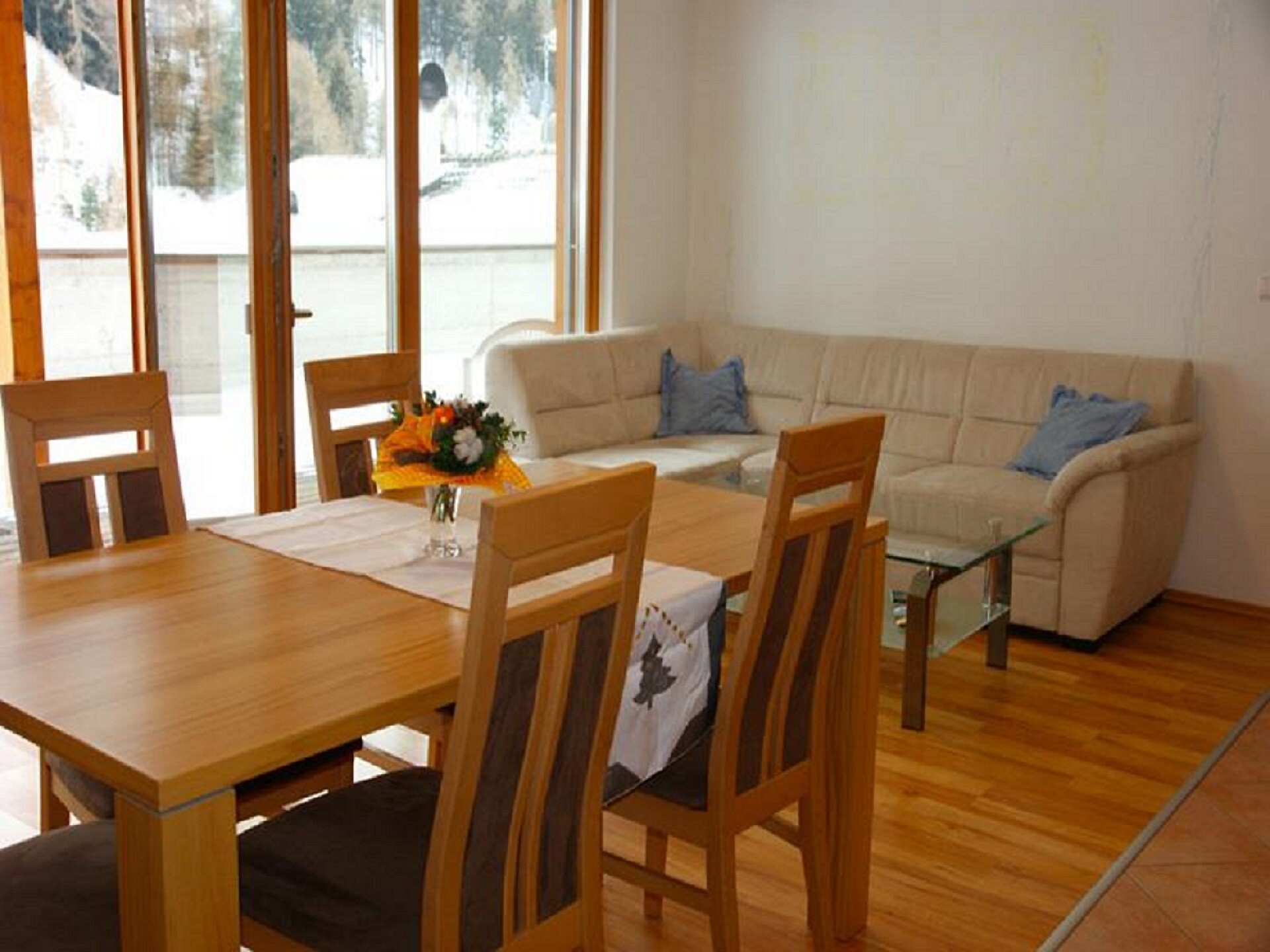 Appartment mit Terasse