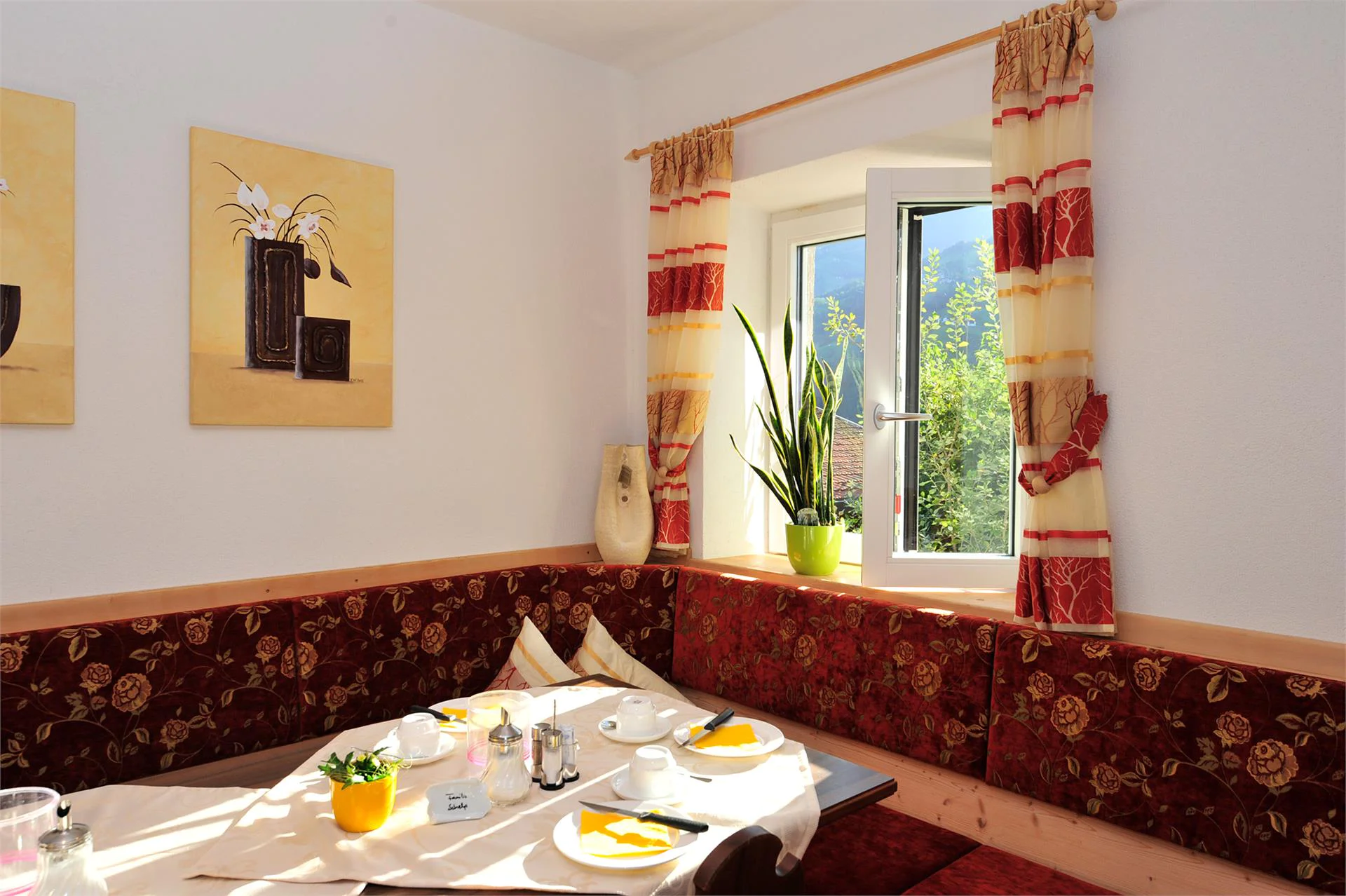 Pension / Apartments Oberwirtshof Riffian/Rifiano 12 suedtirol.info