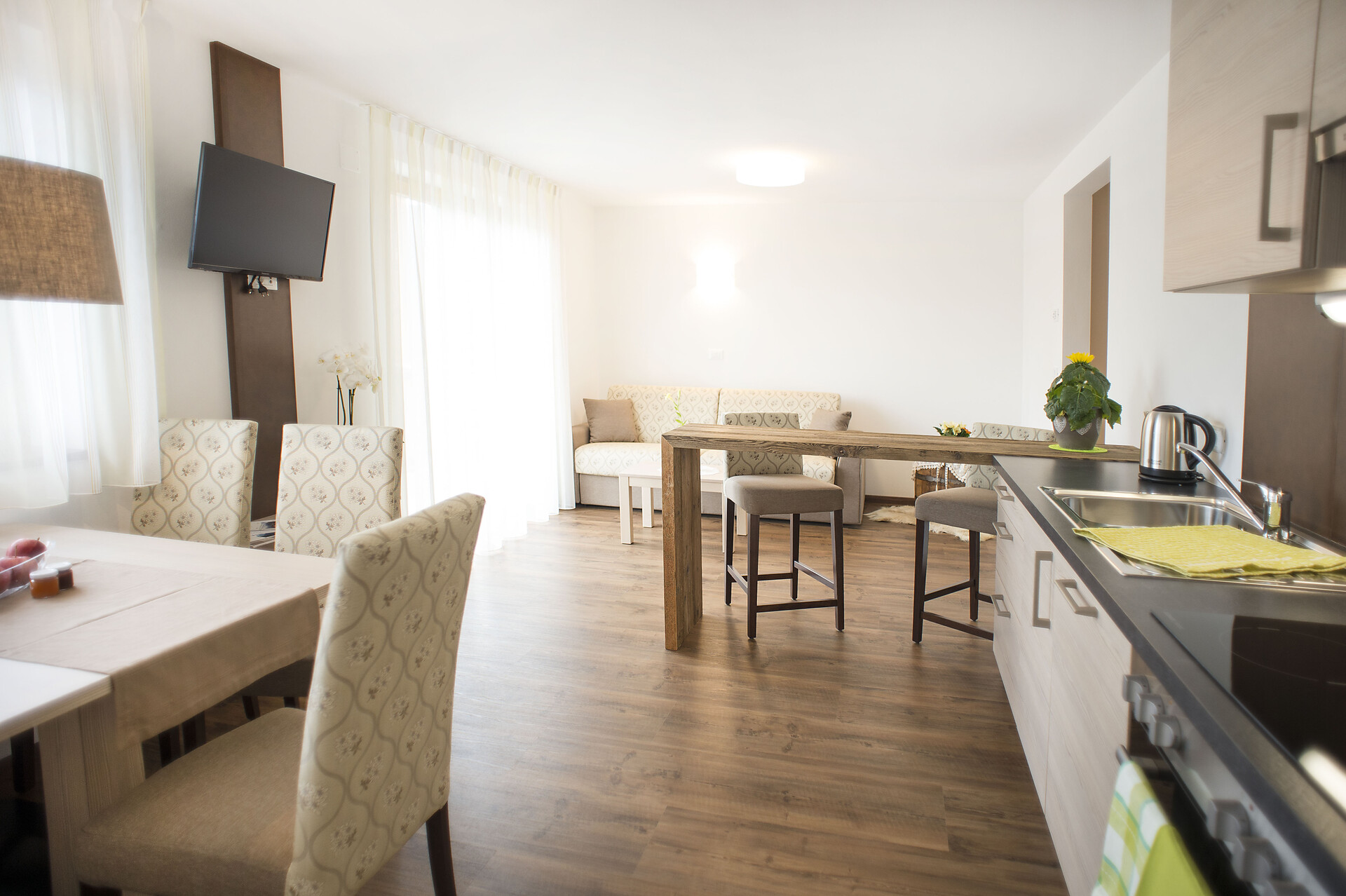 Living room & kitchen