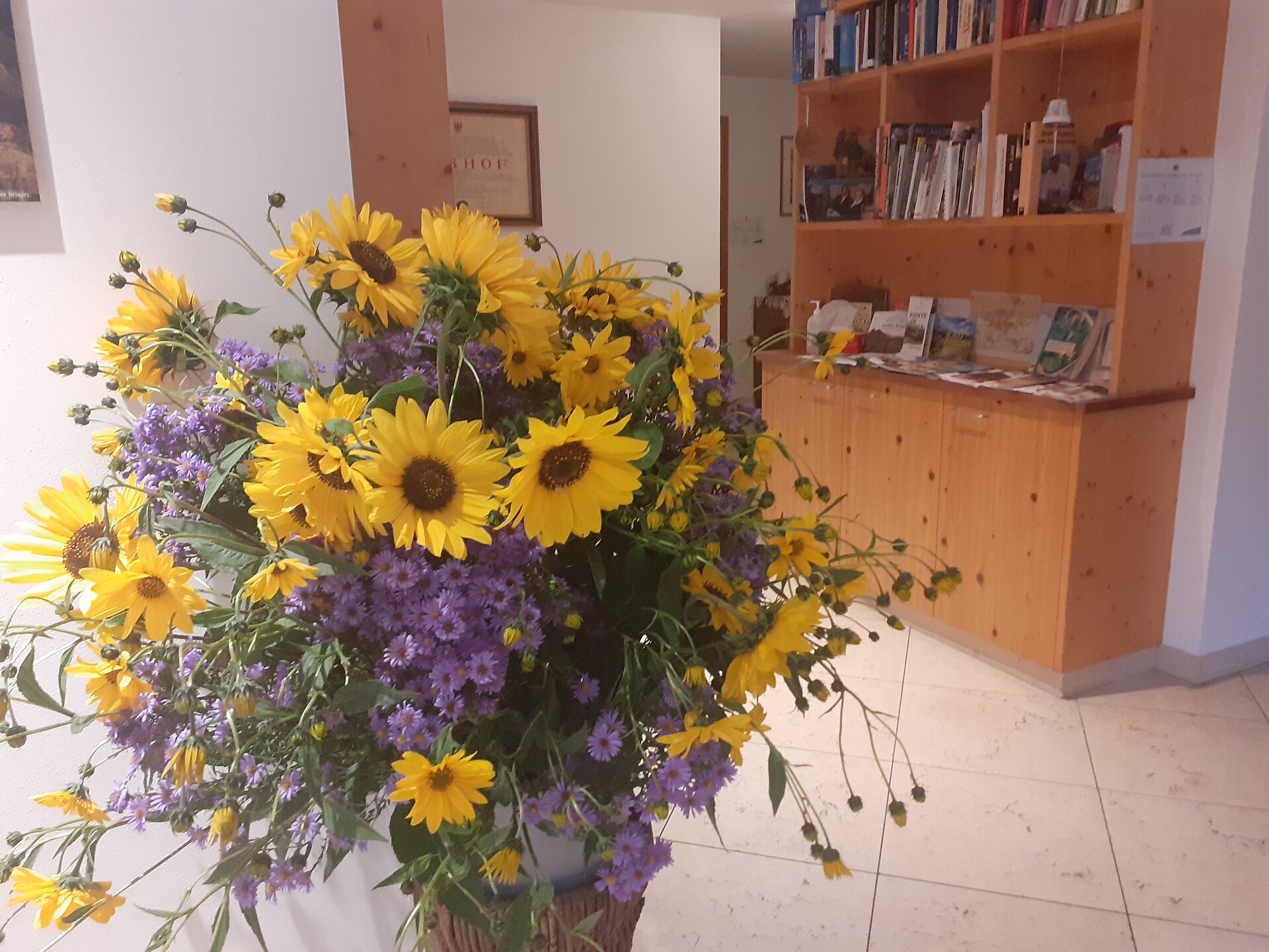 Blumen im Eingangsbereich