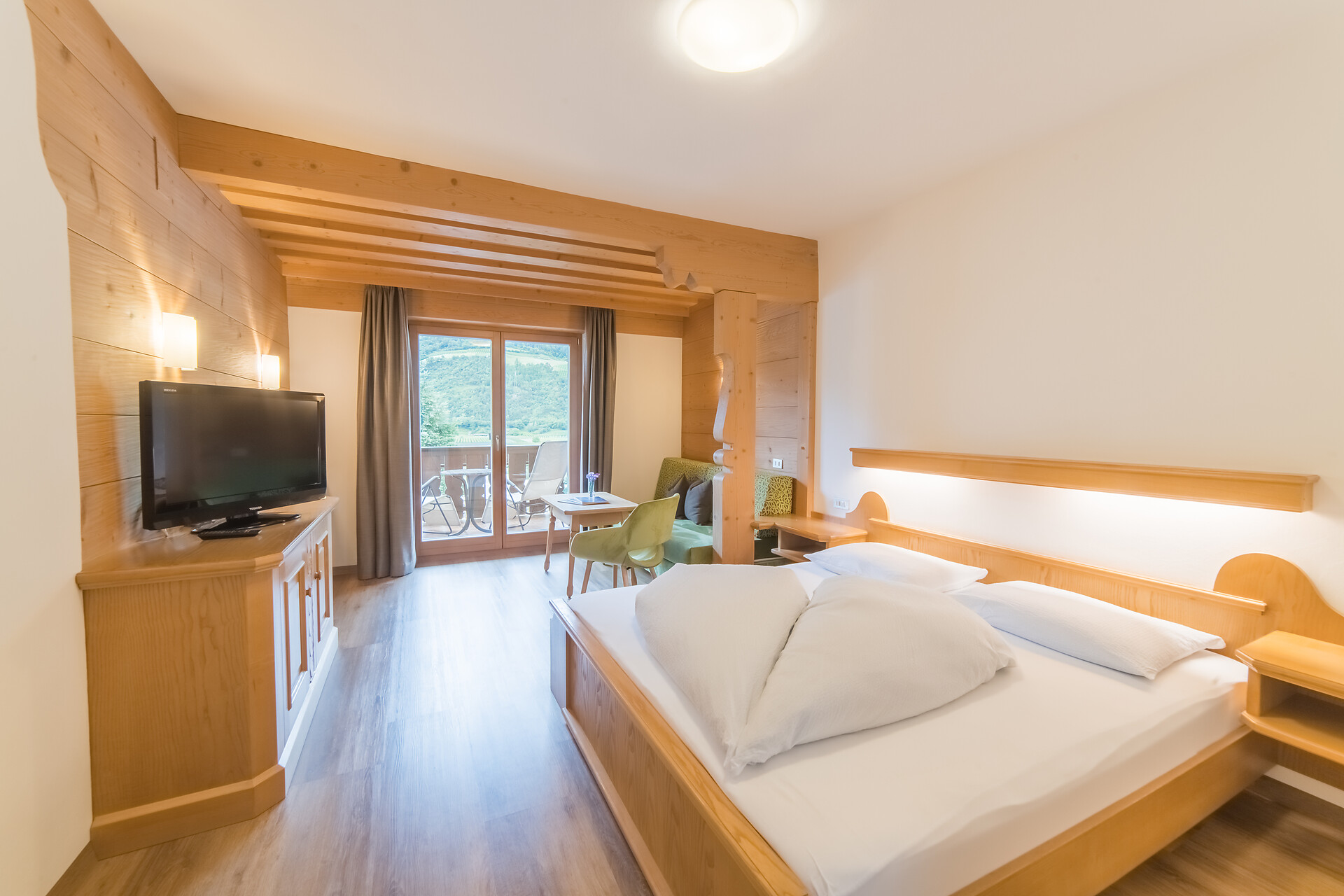 Double bedroom with south