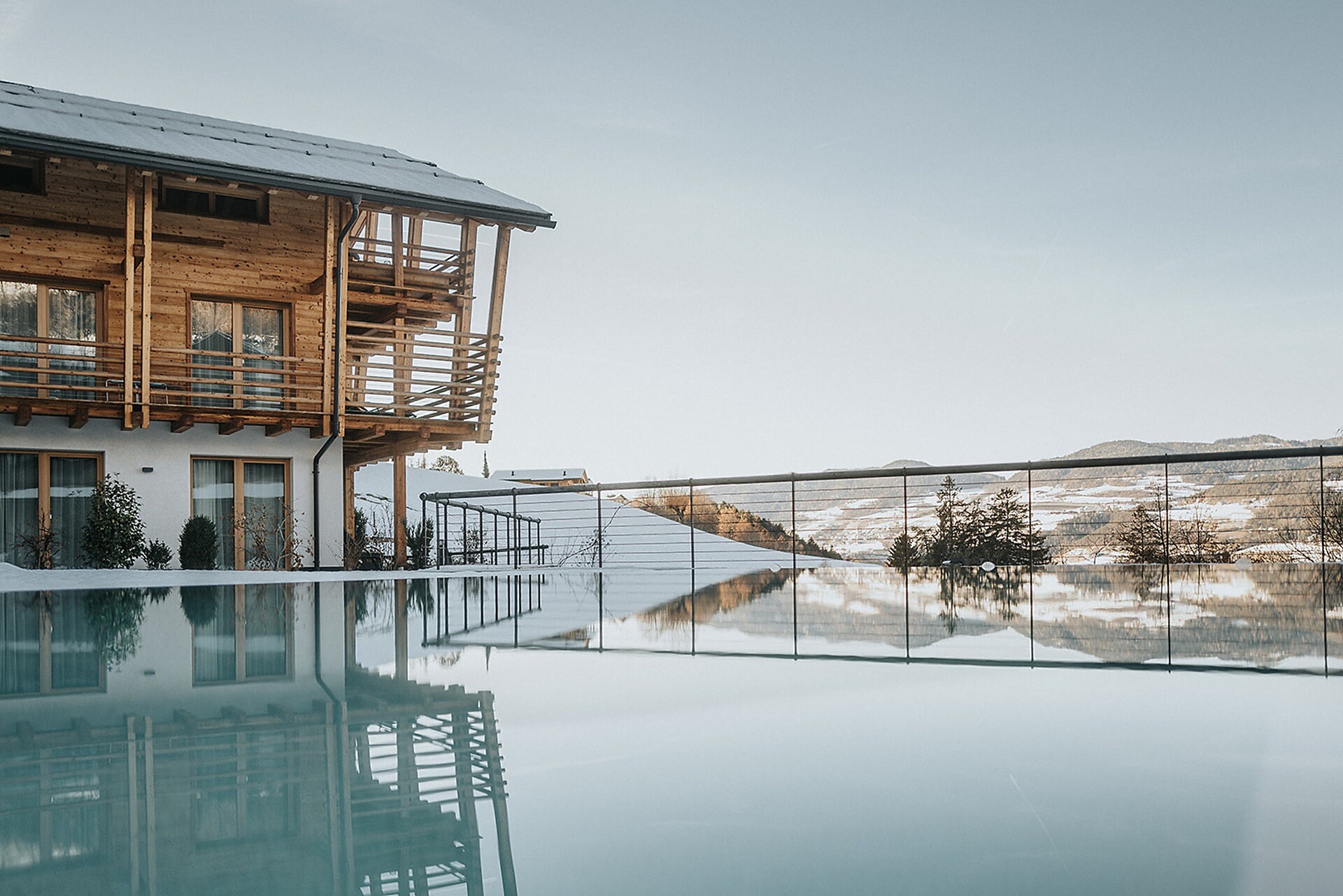 Presulis Hideaway Apartments & Restaurant