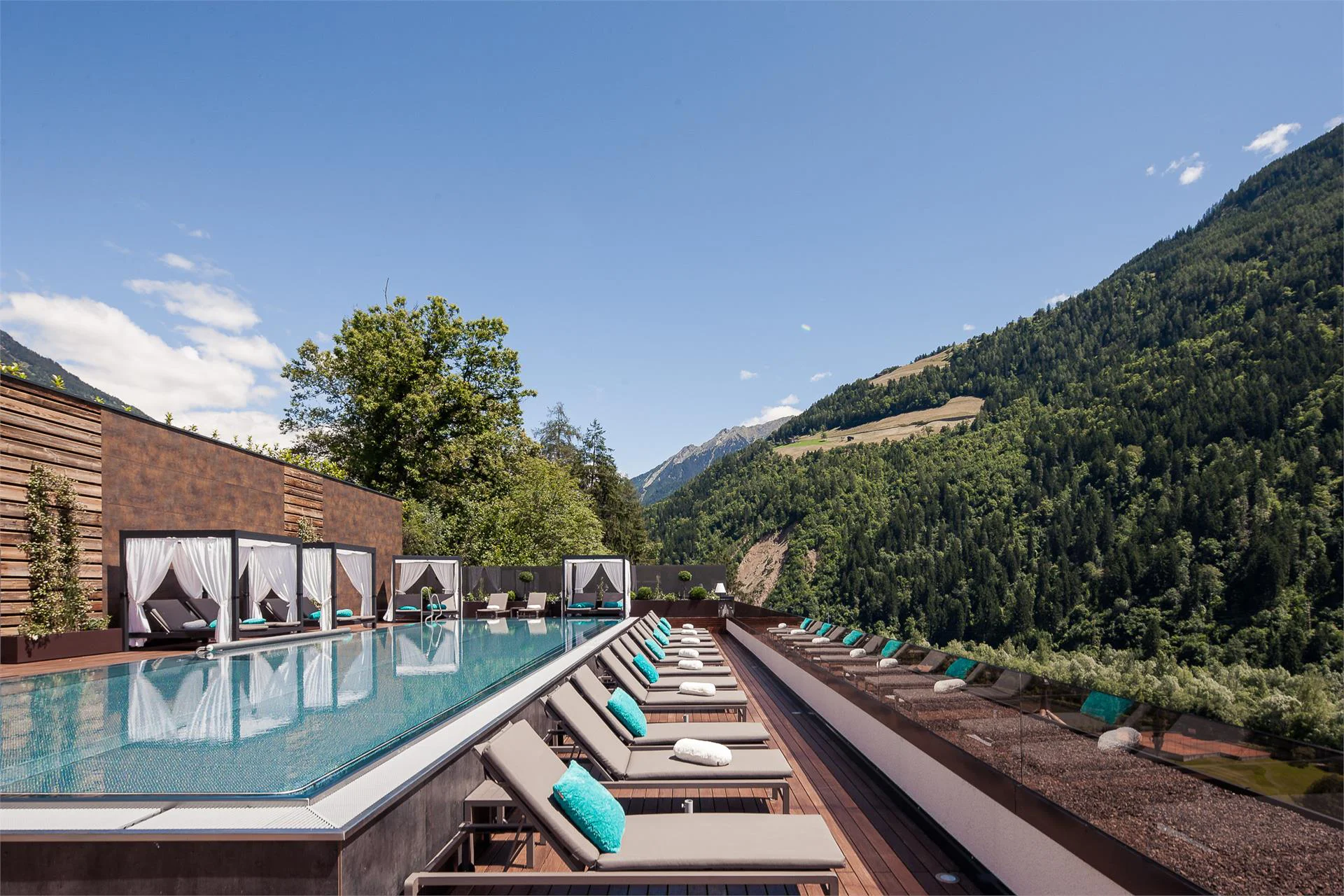 Quellenhof Luxury Resort Passeier – Hotel Alpenschlössel San Martino in Passiria 4 suedtirol.info