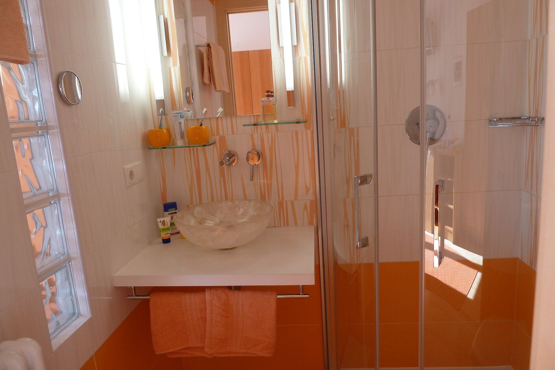 orange double room