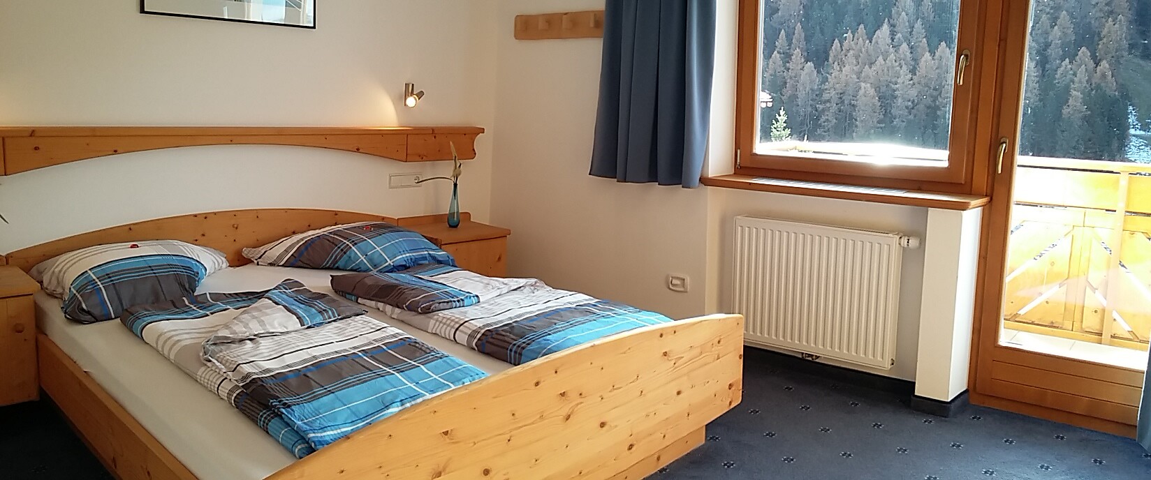 Zimmer mit Balkon