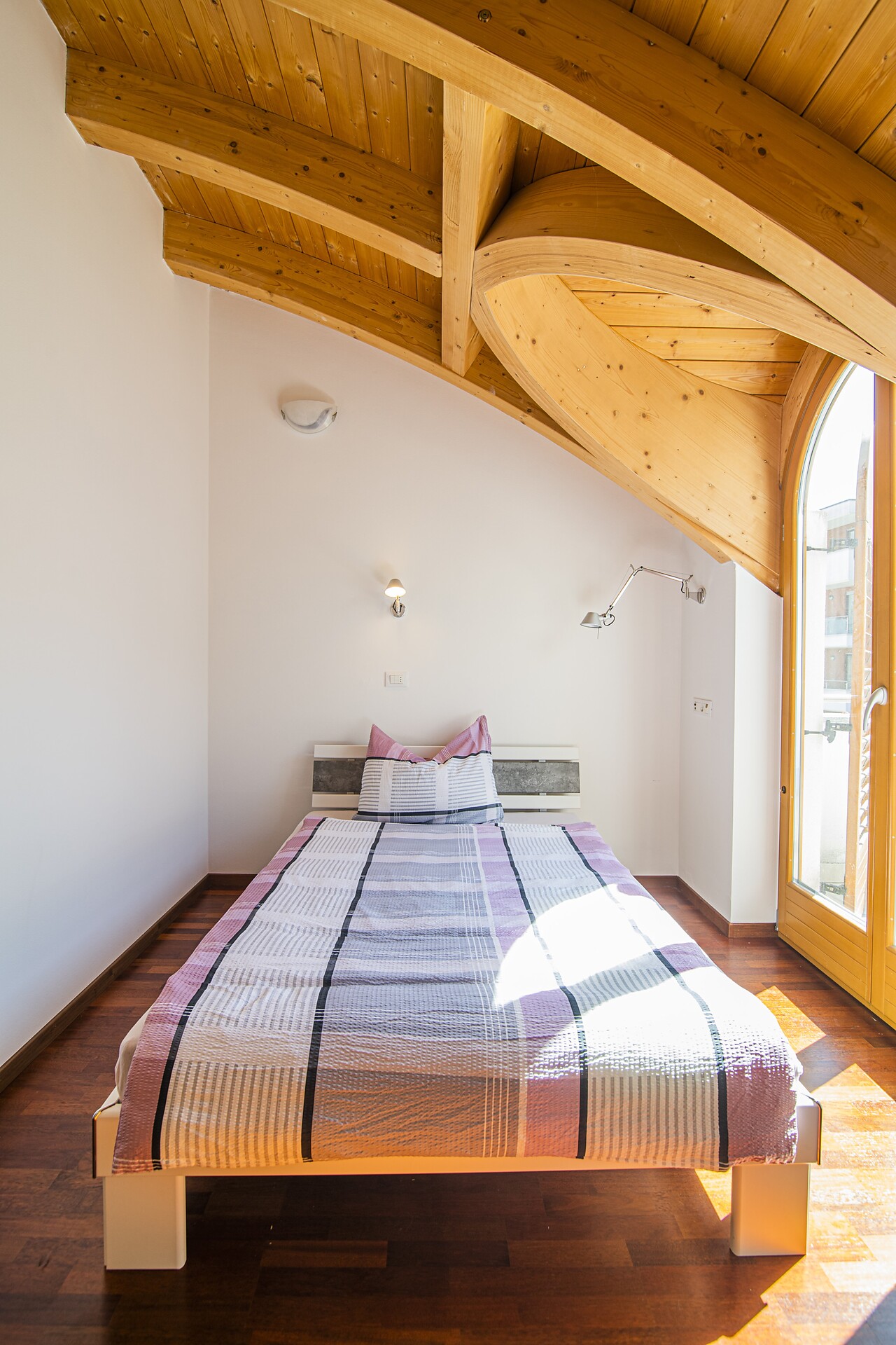 SECOND ROOM