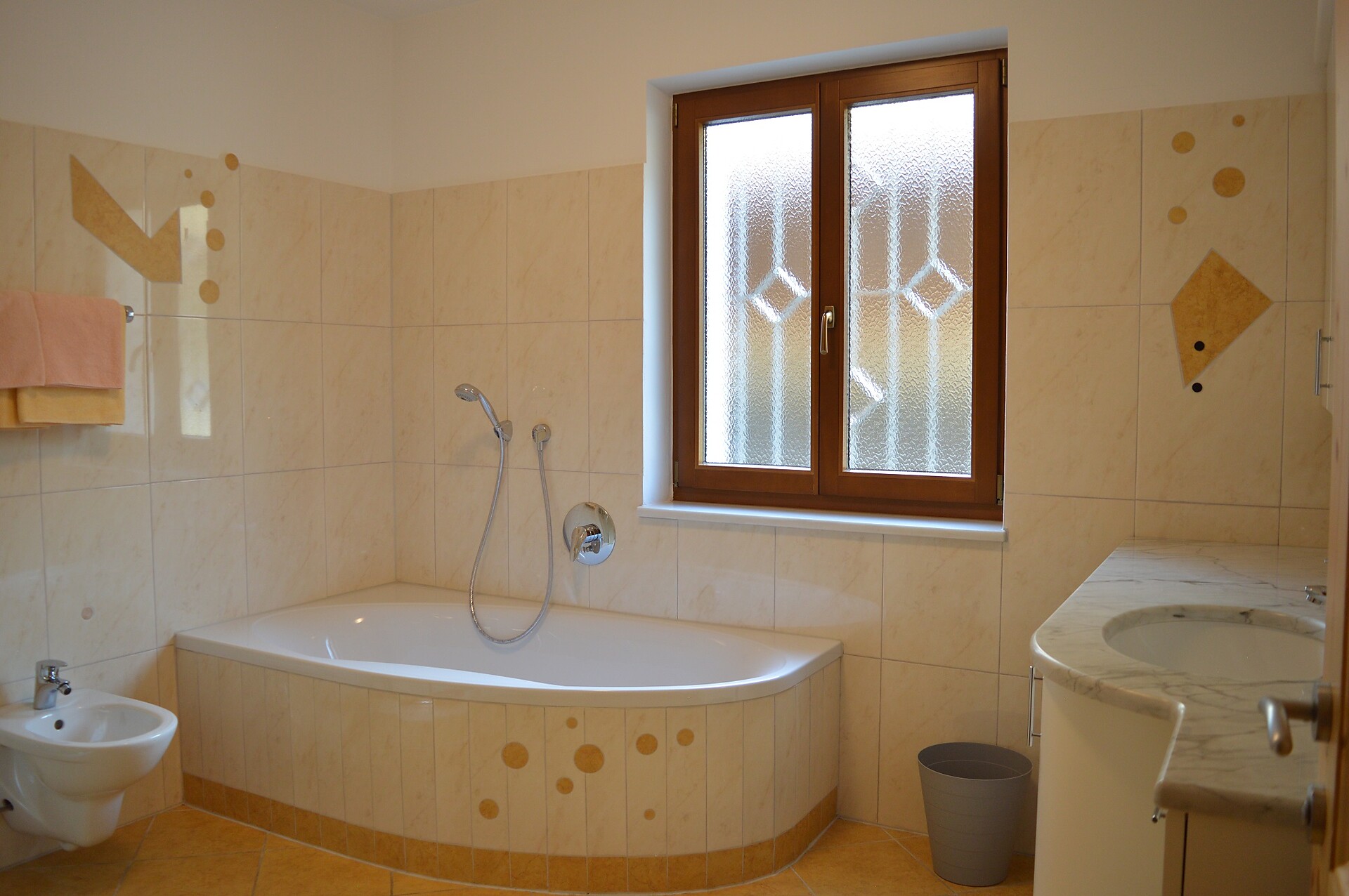 bathroom W6