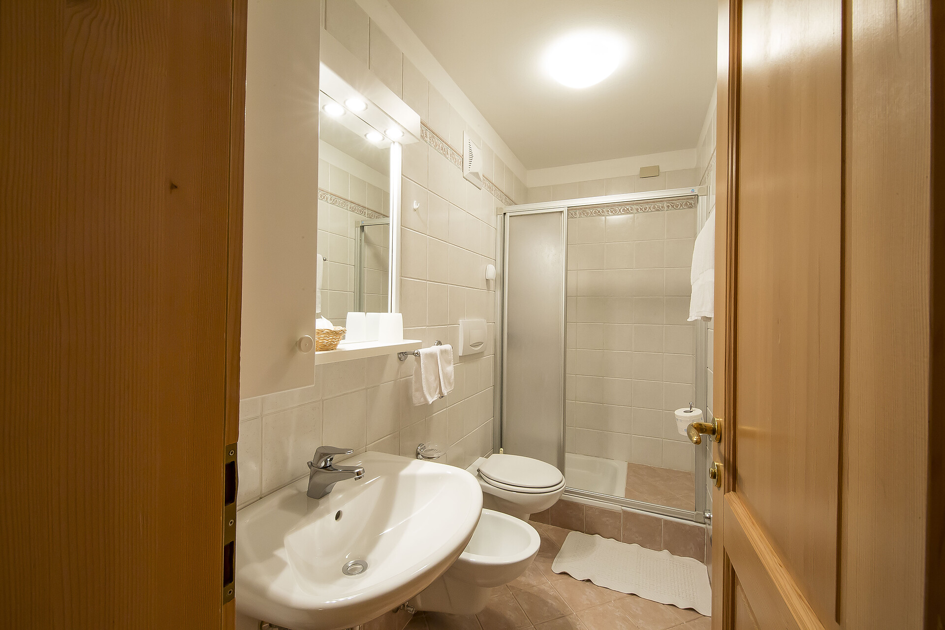 APP 4 BATHROOM