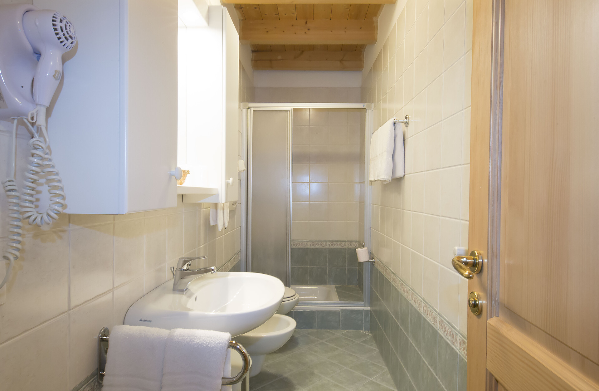 APP 4 BATHROOM