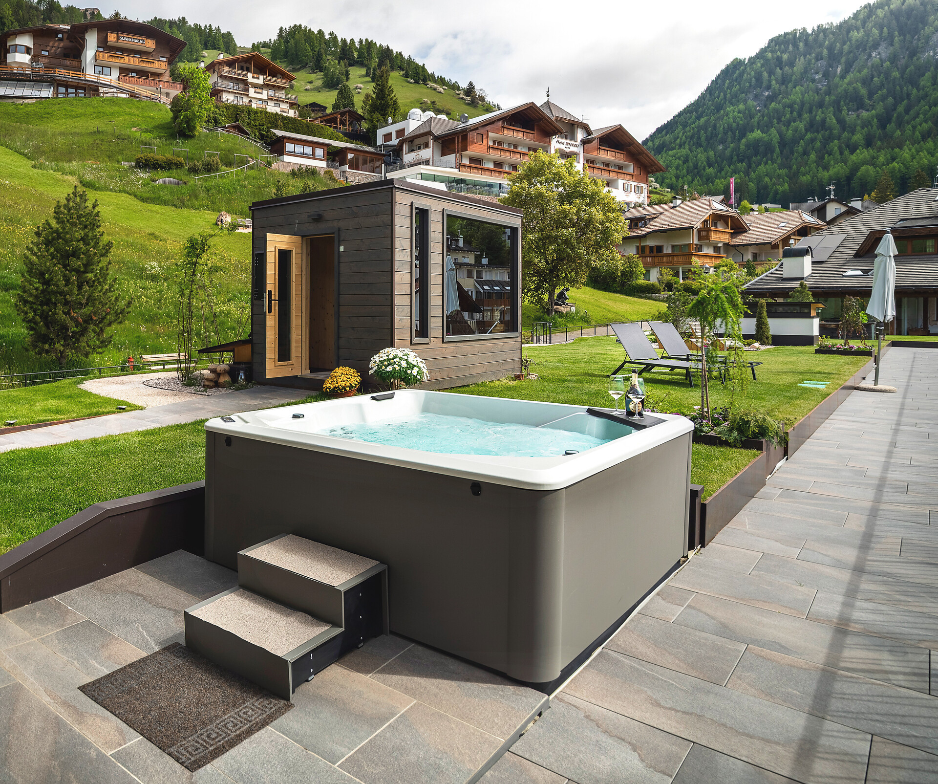 Sauna + Whirlpool