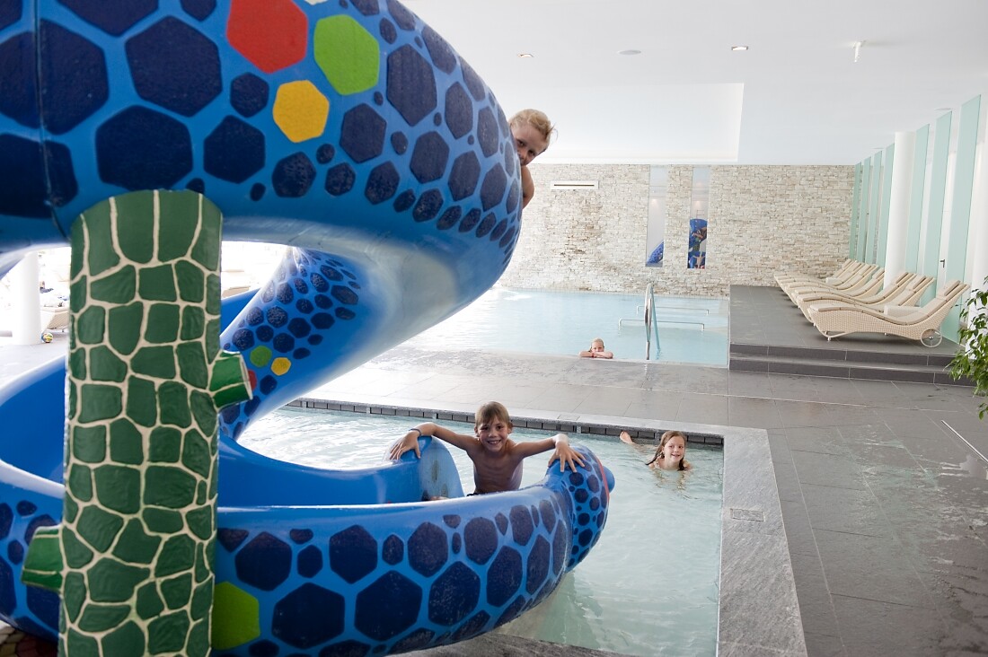 Piscina per bambini con scivolo