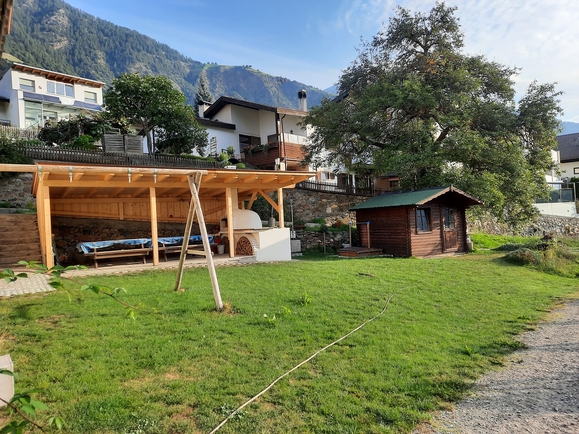 Grill und Spielplatz