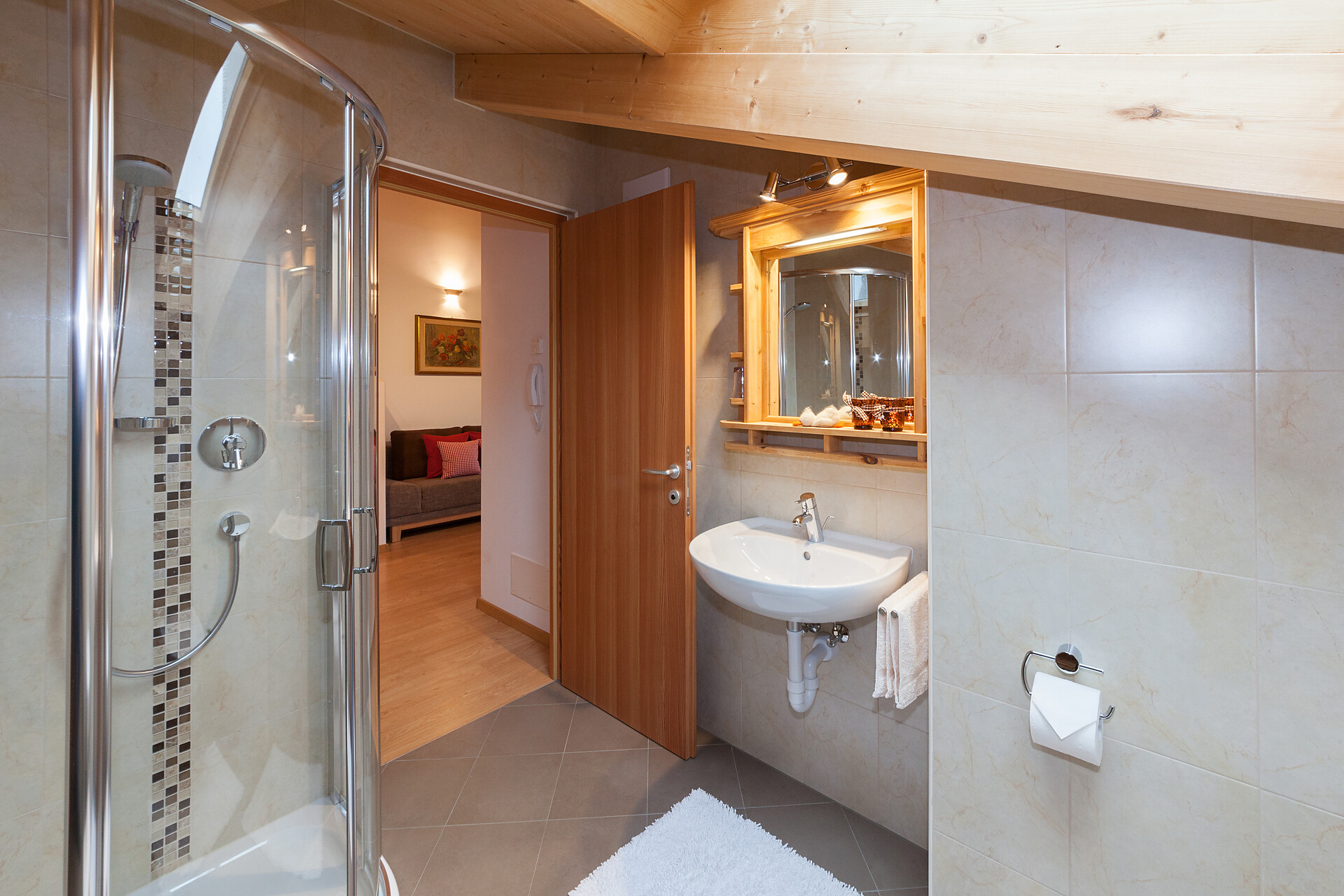 Apartement pine bathroom