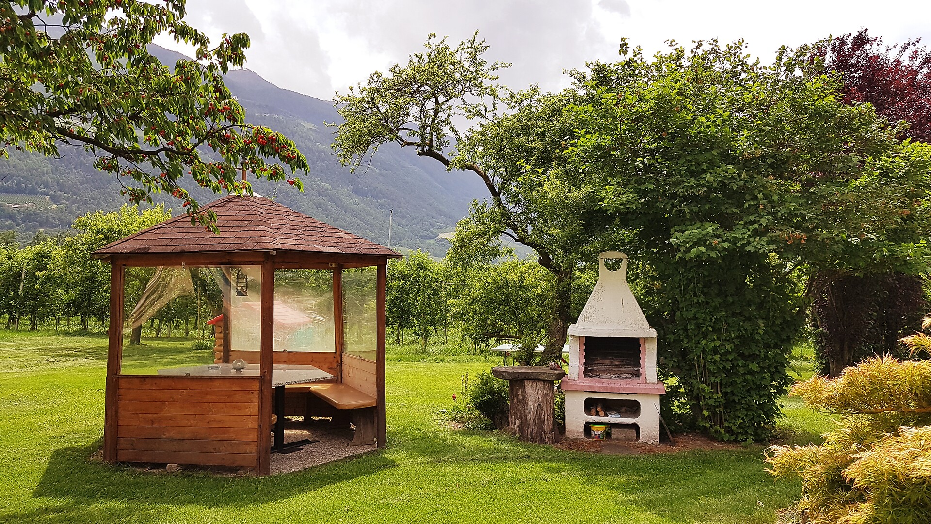 Garten mit Grill