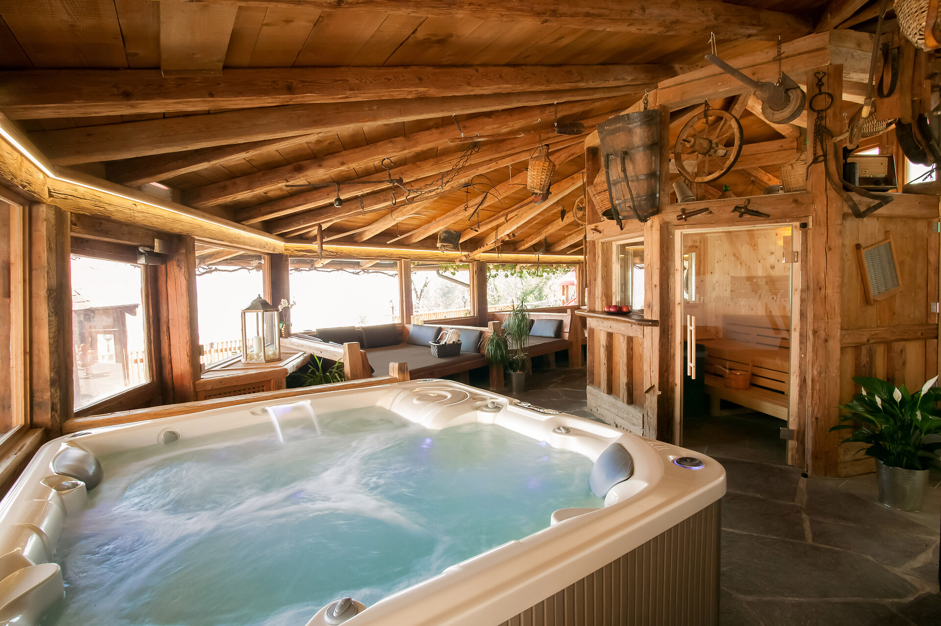 Sauna & Whirlpool