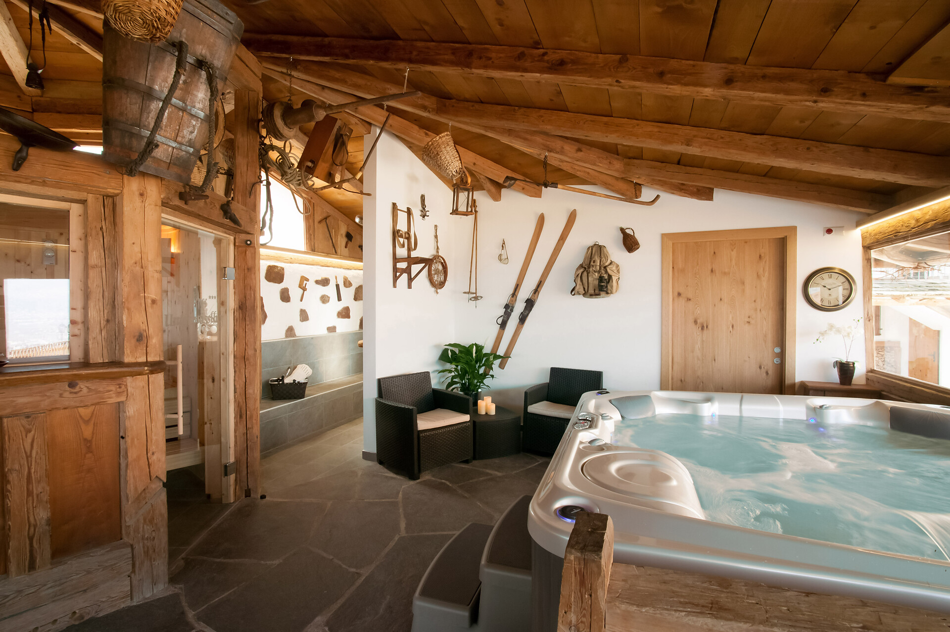 Sauna & Whirlpool
