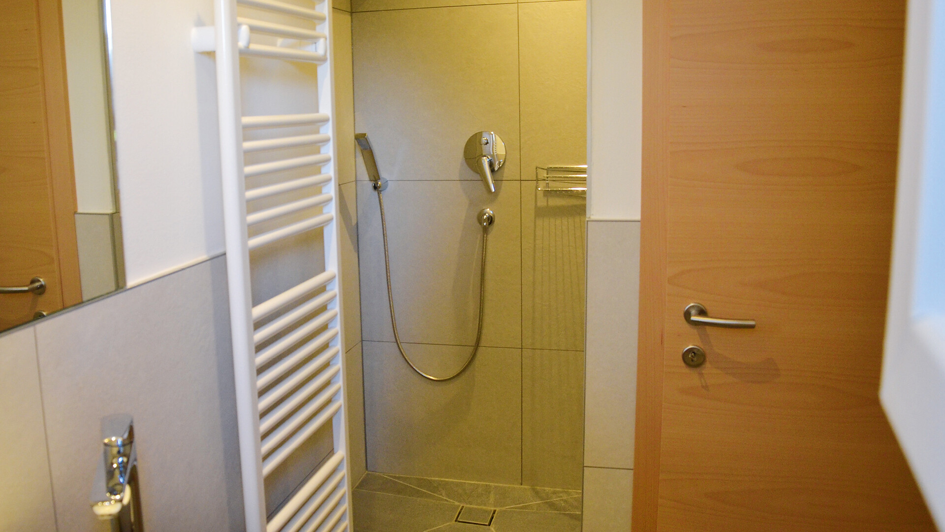 Apartment number 2 new modern bathroom