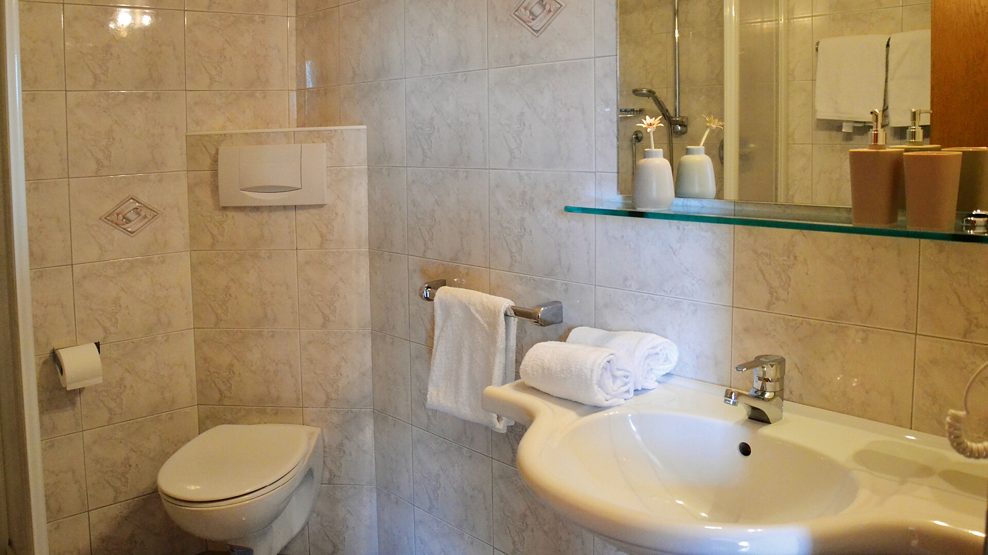 Apartment number 3 large bathroom