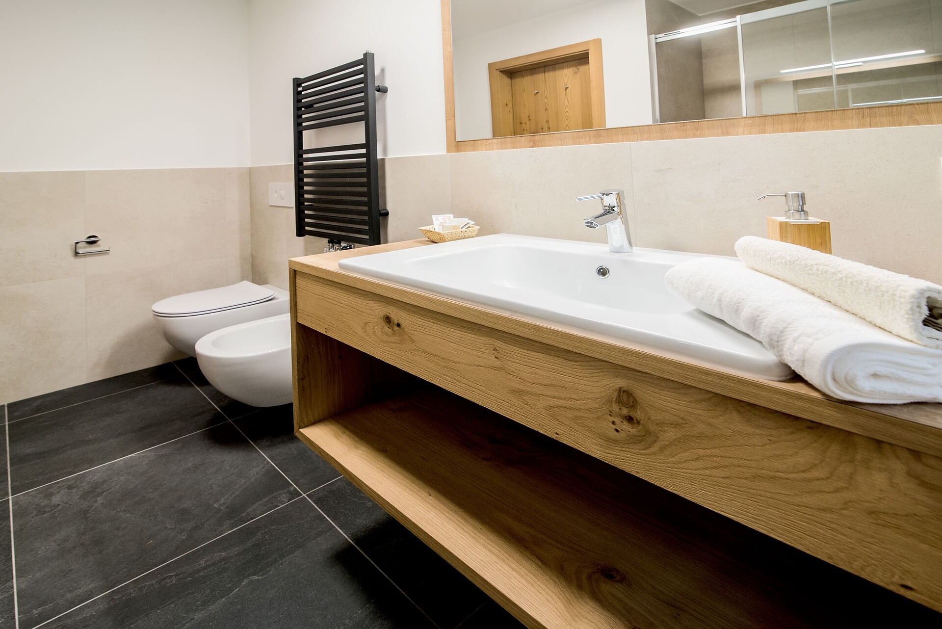 bathroom with shover