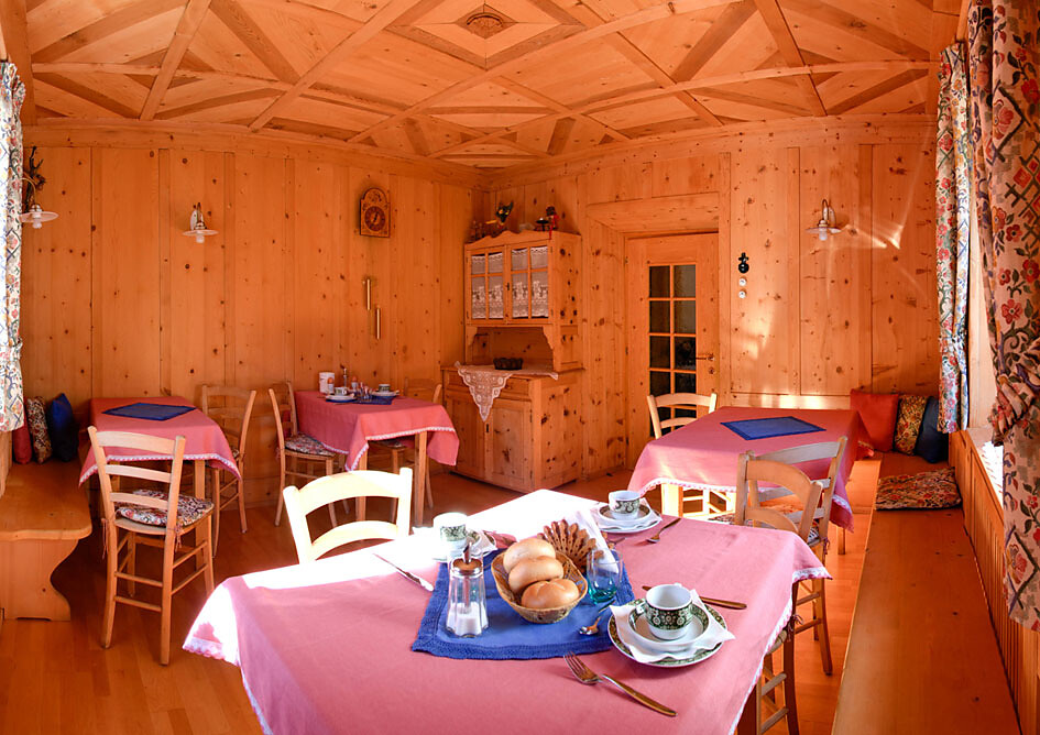 breakfast room