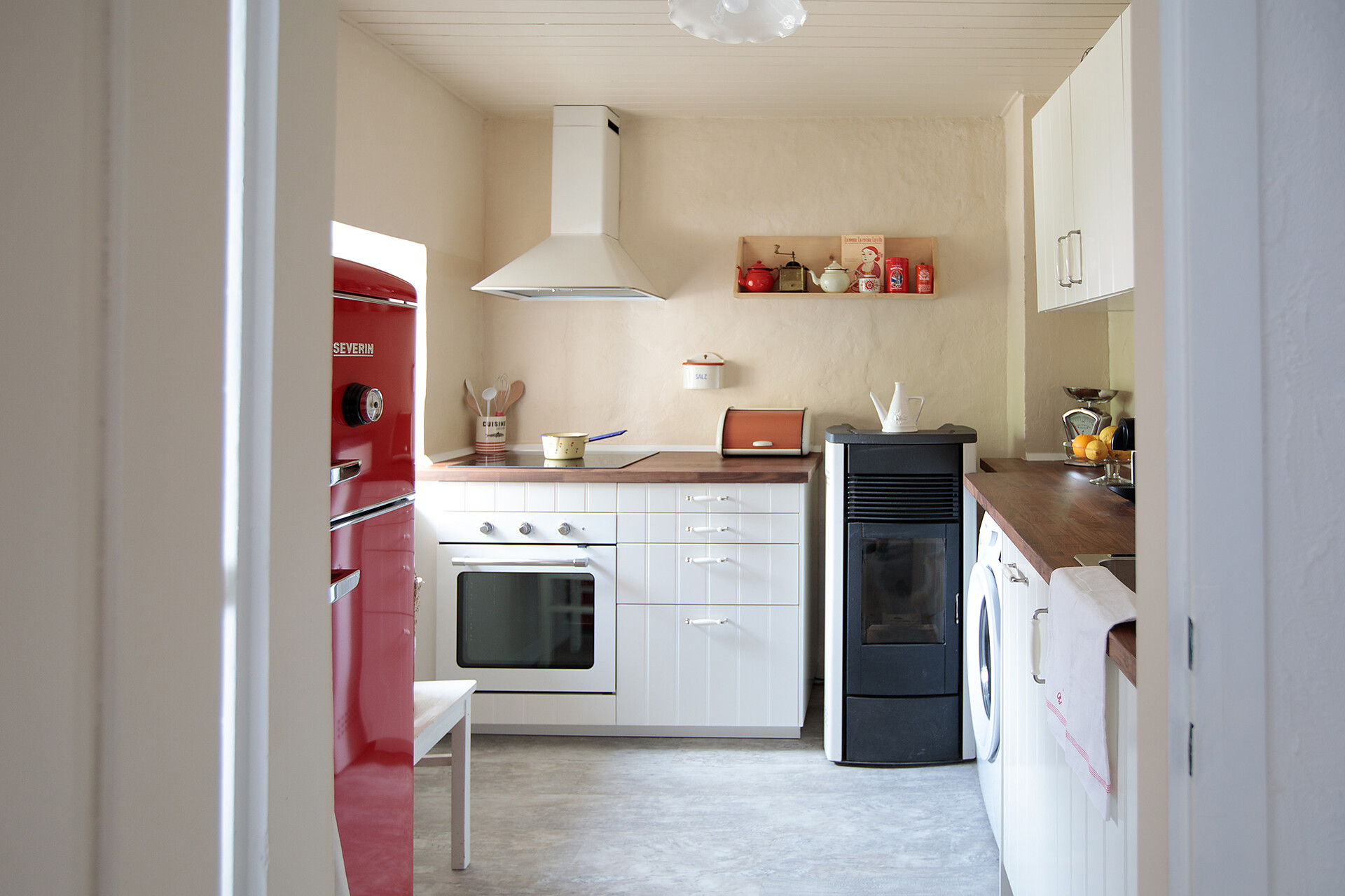 very well equipped kitchen