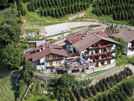 Residence Innerfarmerhof Tirolo 3 suedtirol.info
