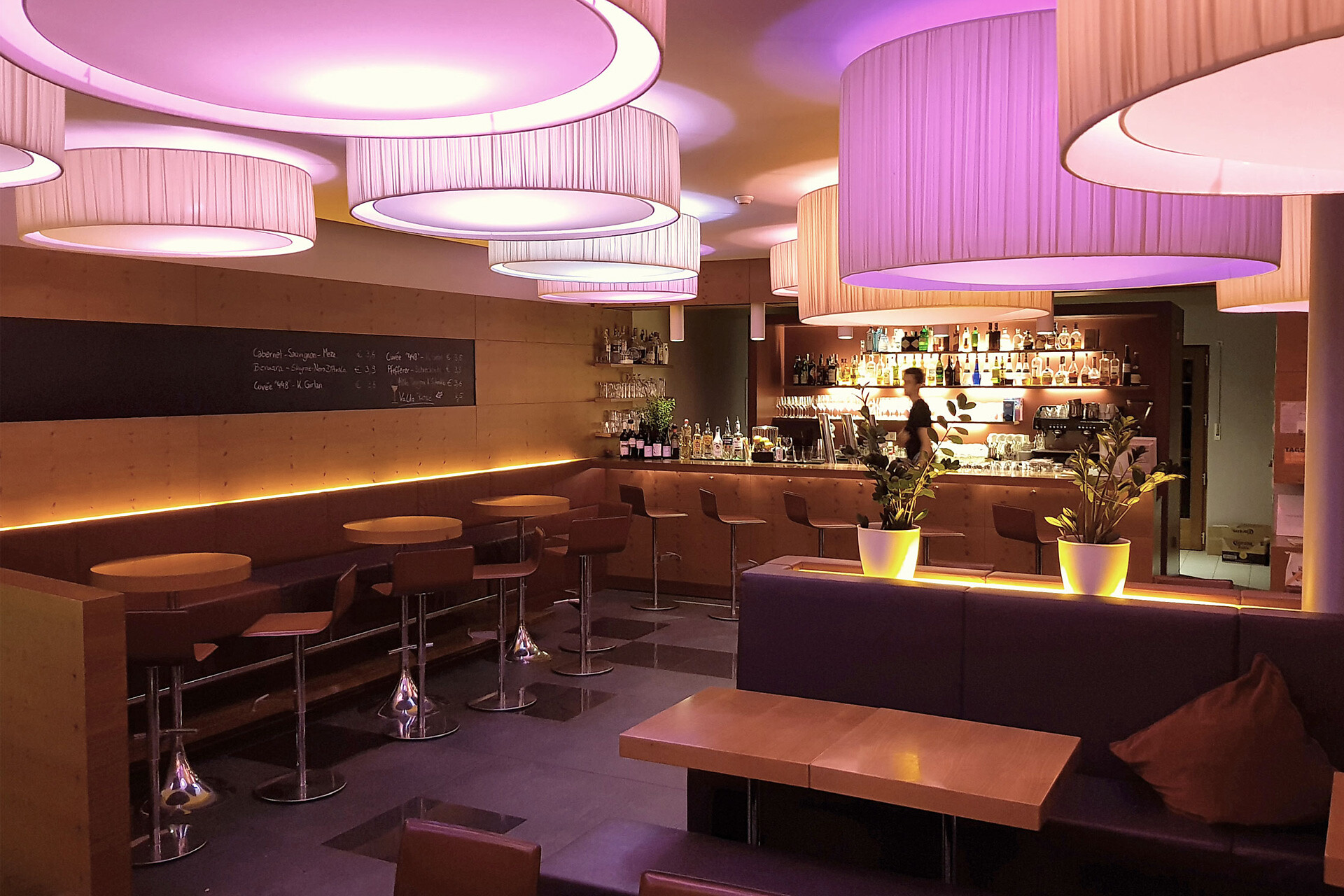 hauseigene Lounge Bar