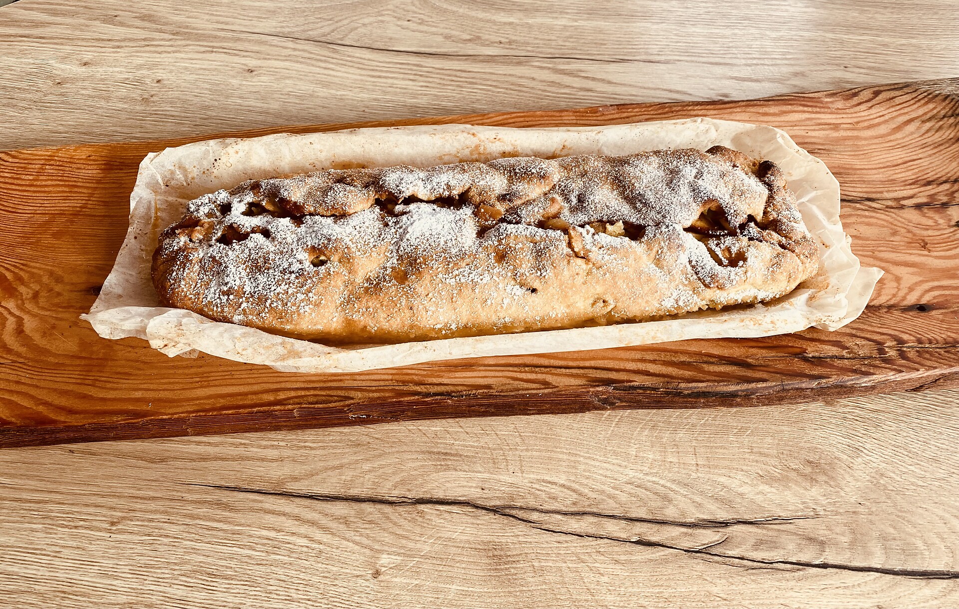 Grandmo's apple strudel