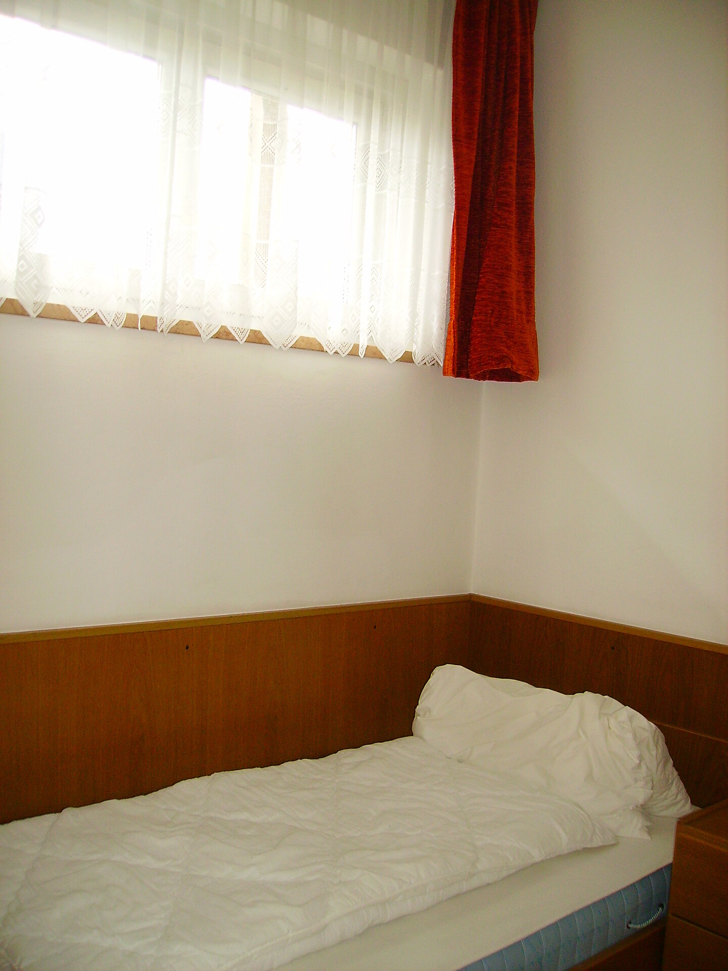 stanza da letto con due letti singoli