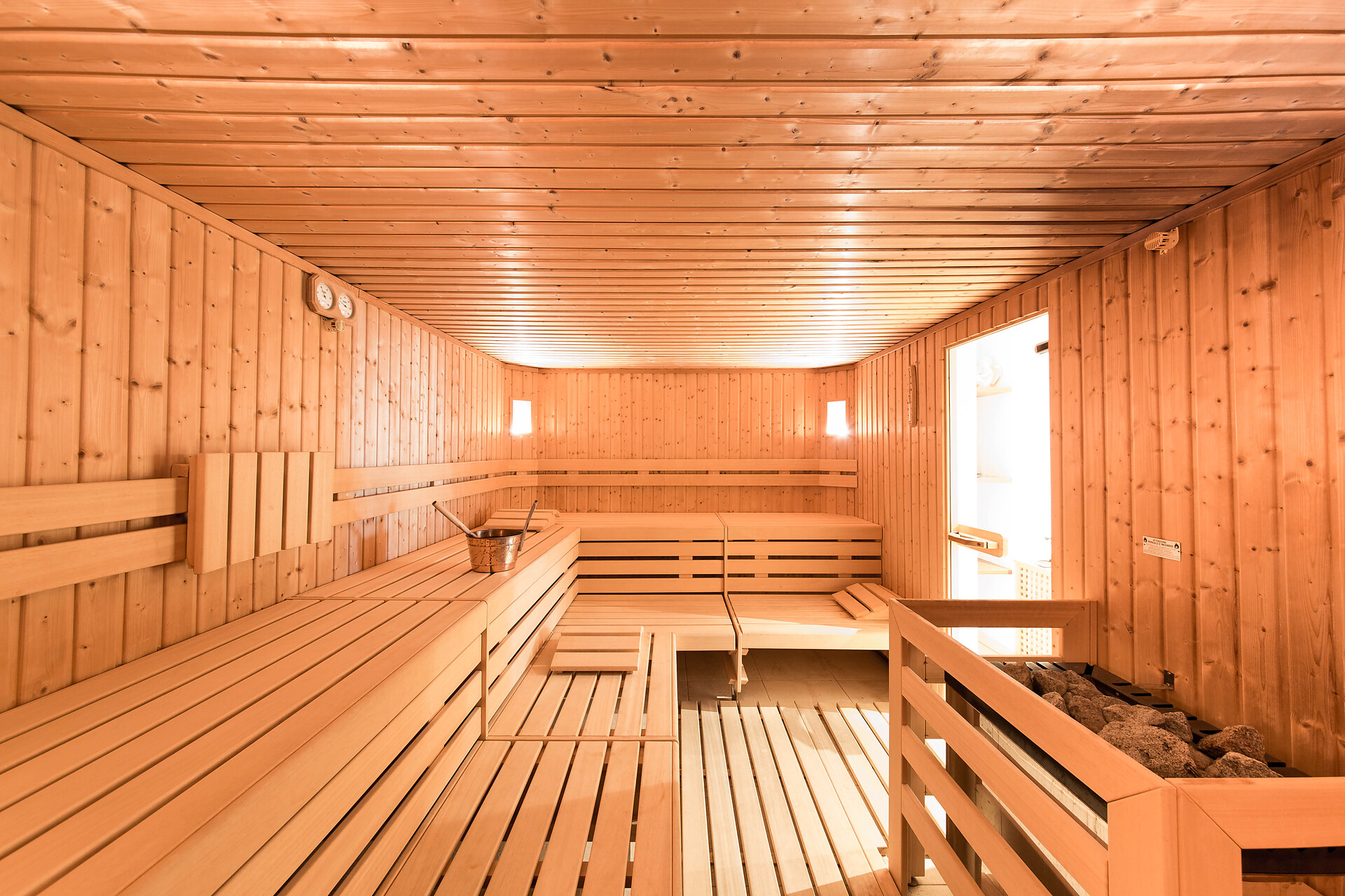 großzügige Sauna