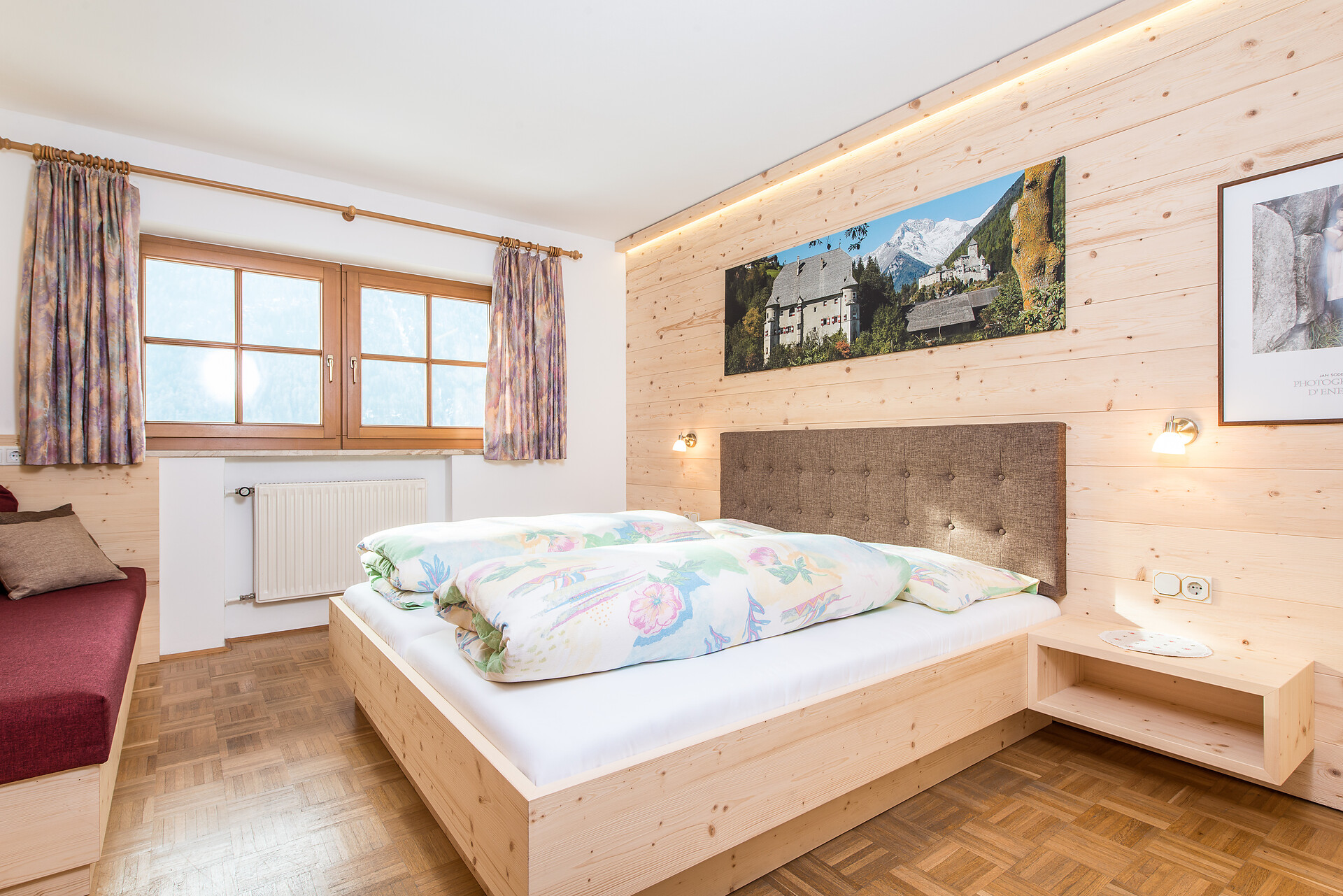 Sonnenparadies bedroom with three beds in naturale wood