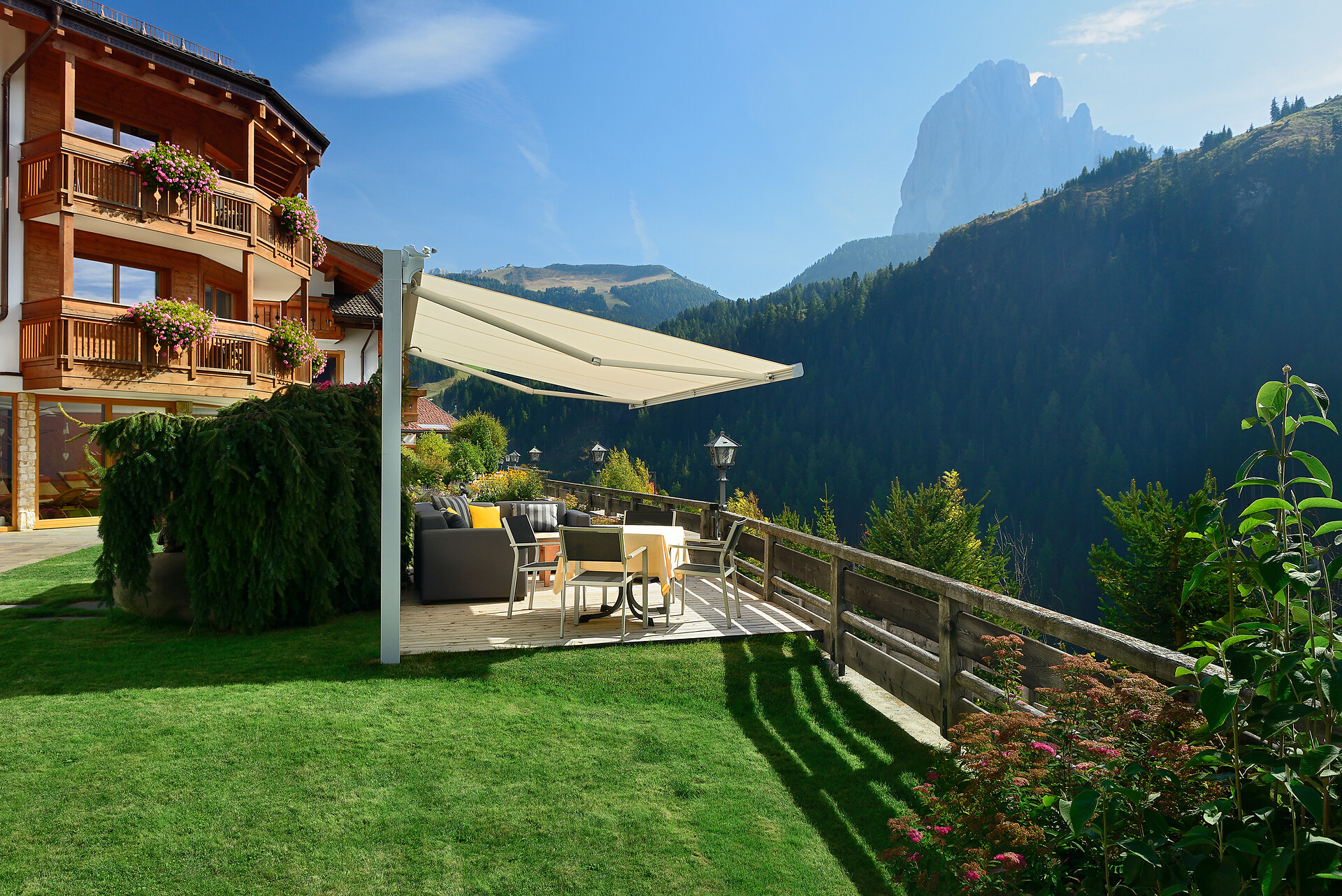 Haus mit Gartenlounge