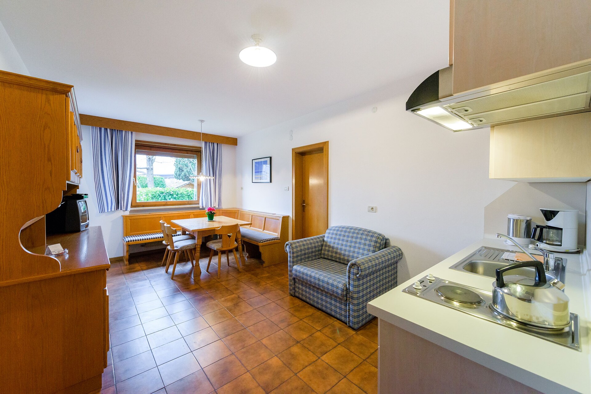 Living room with kitchenette and dining area and sofa bed No.10