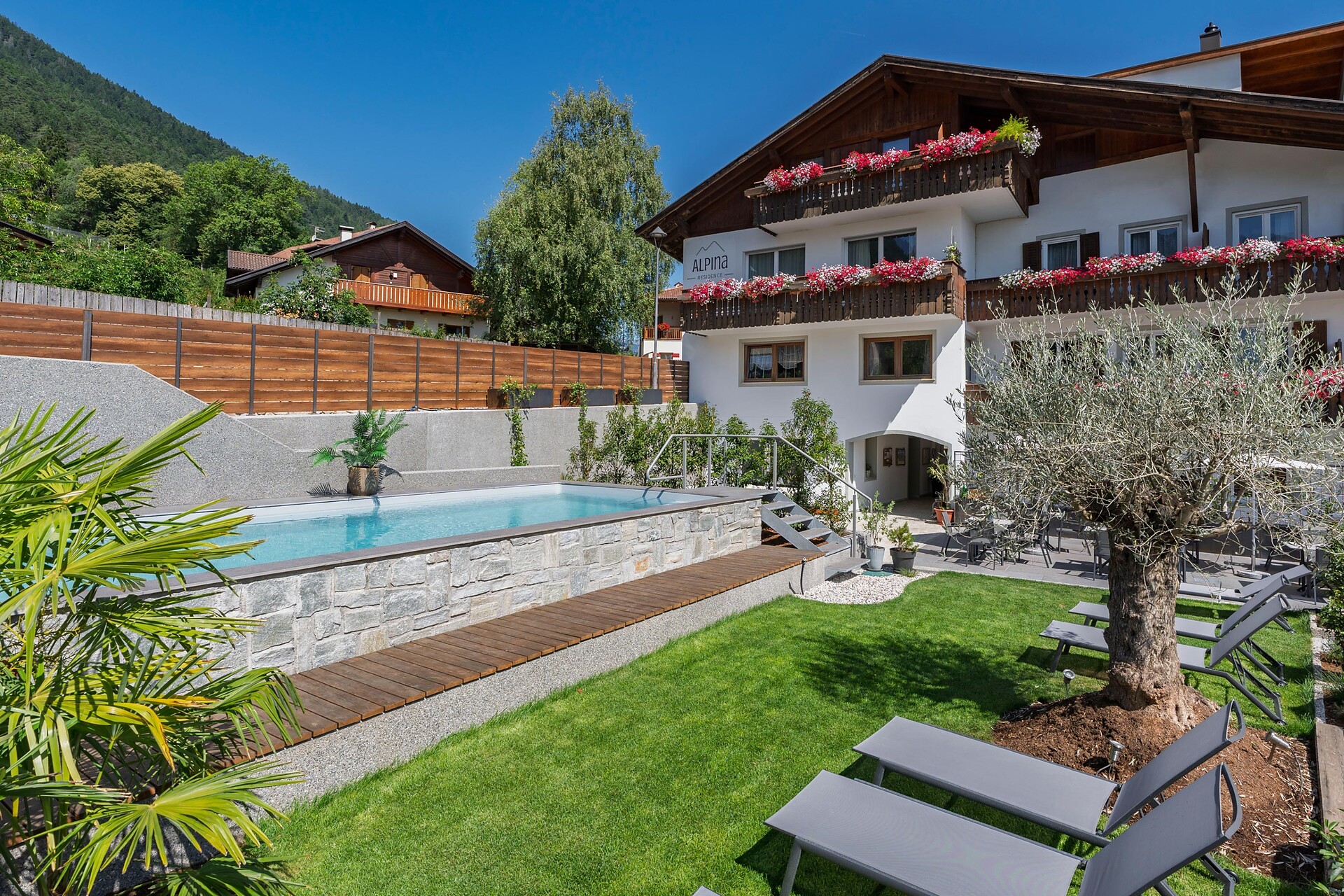 Swimming pool and sunbathing lawn