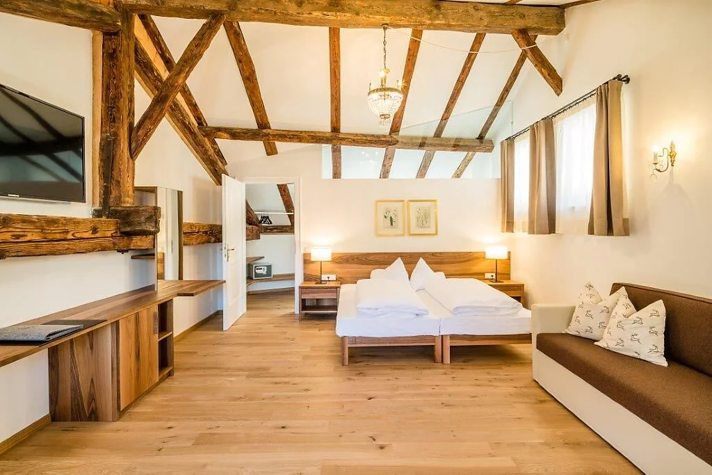 Romantik Art Hotel Jagdhof Caldaro sulla Strada del Vino 25 suedtirol.info