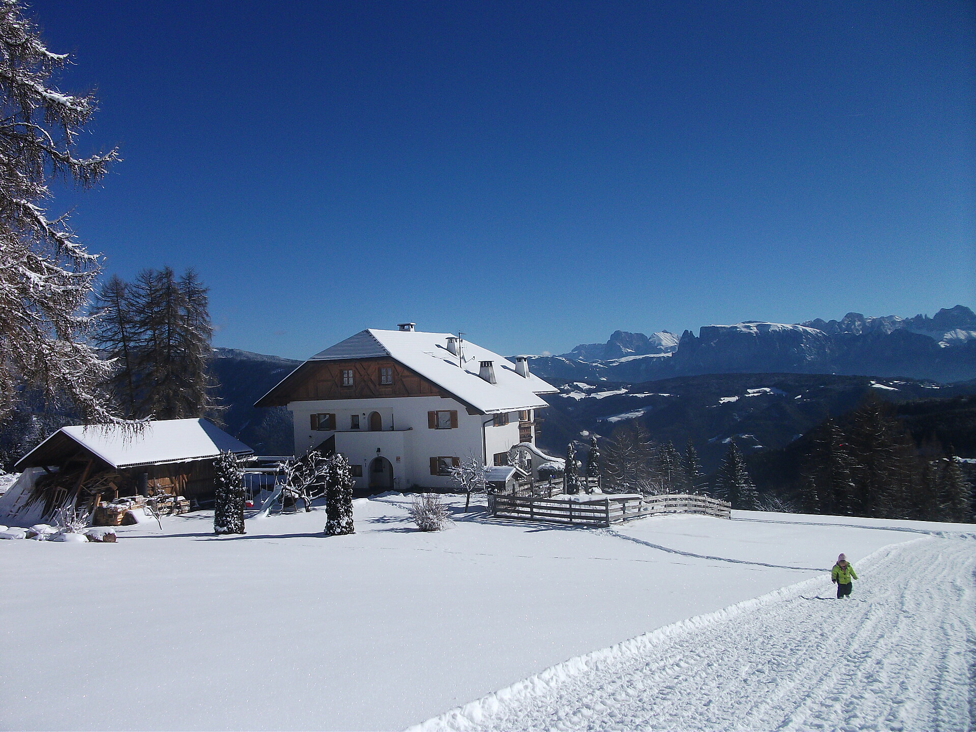 Stücklhof im Winter mit wundervollem Blick auf die Dolomiten