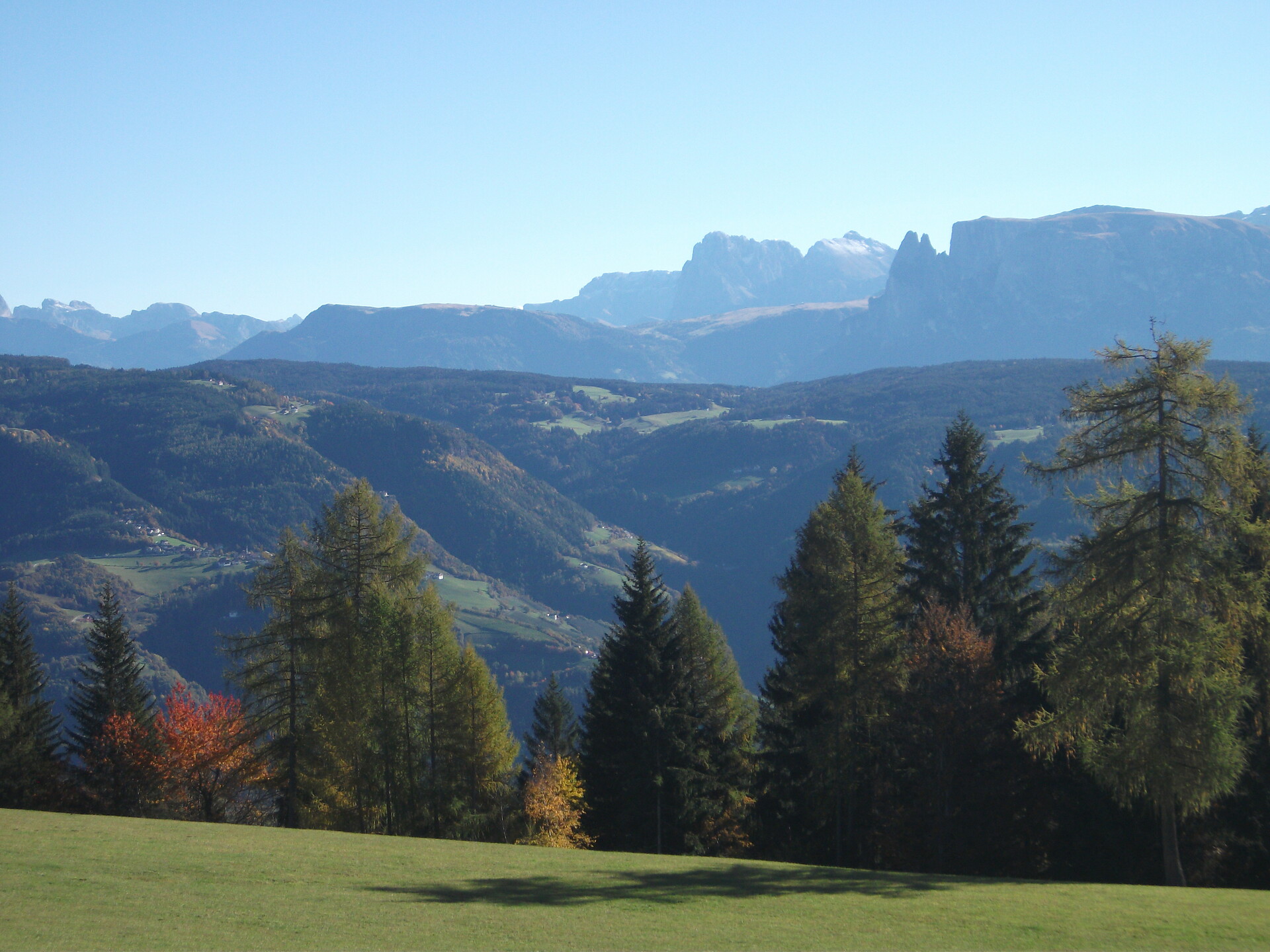 Herbststimmung mit Blick auf Schlern und Seiseralm