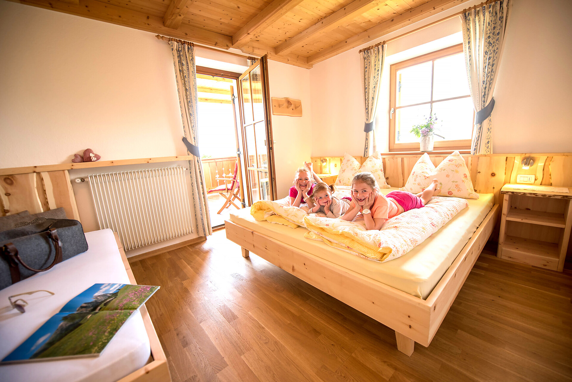 Schlafzimmer in Zirbenholz