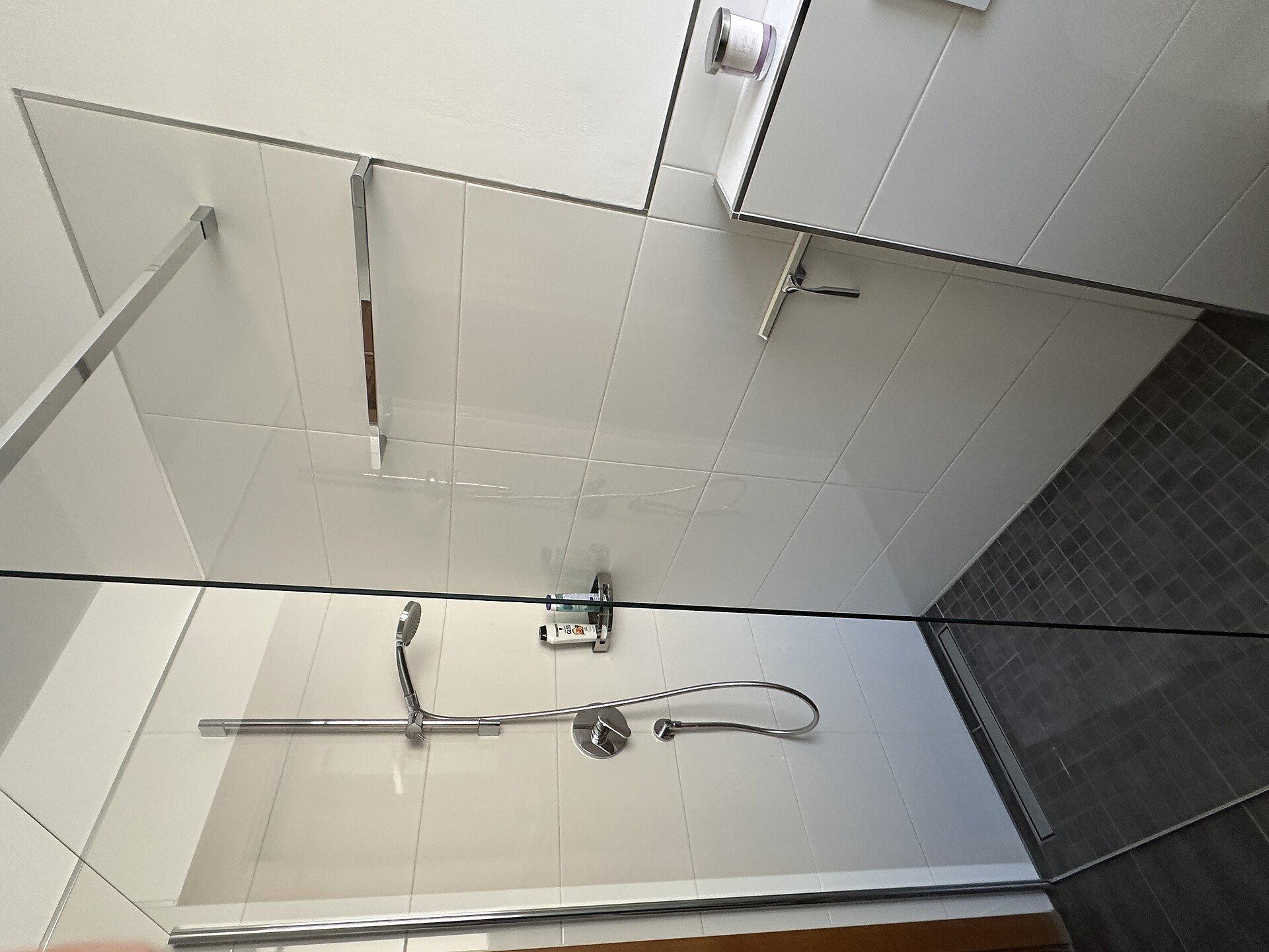 bathroom2